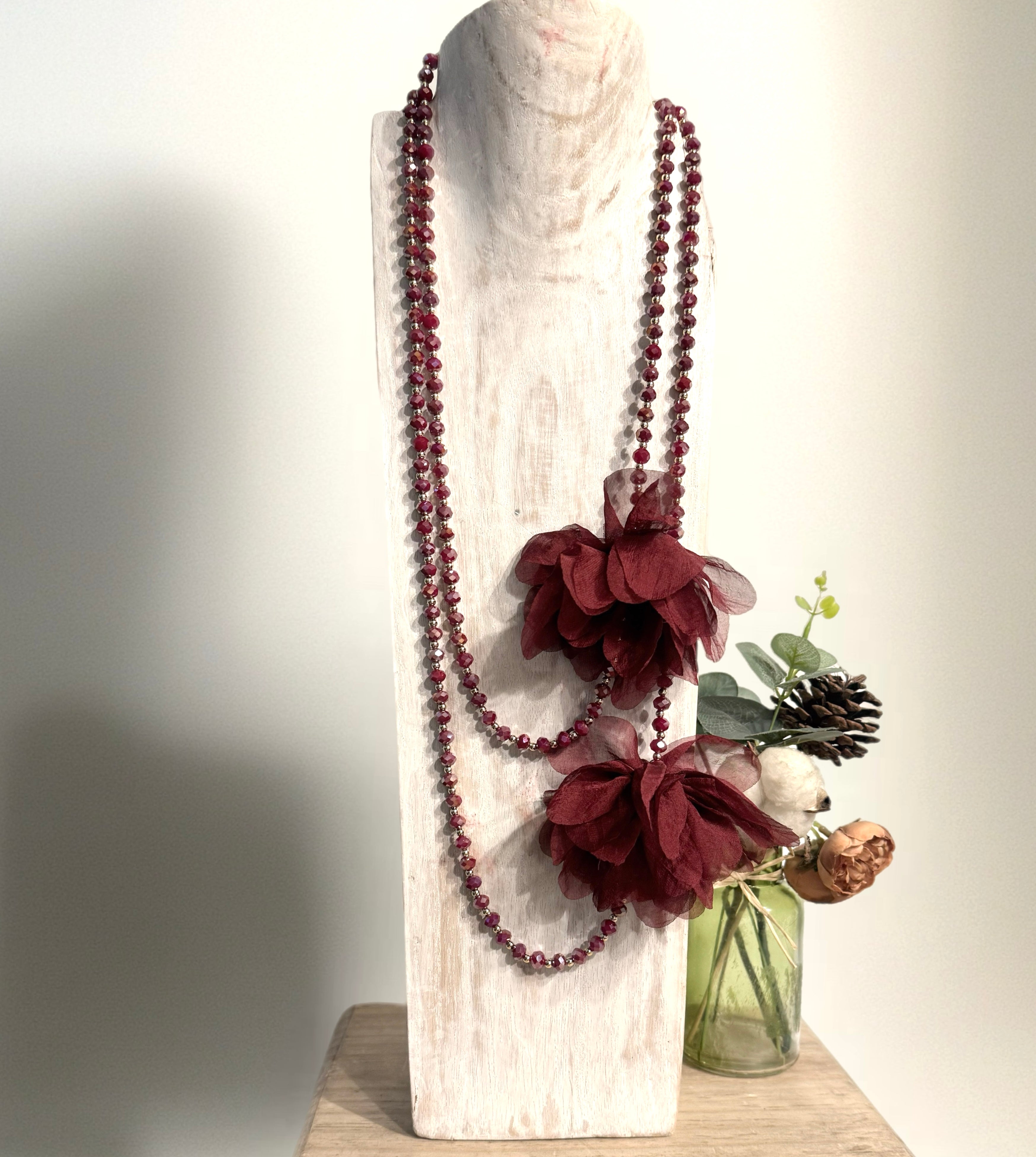 Collar "Peonias" granate