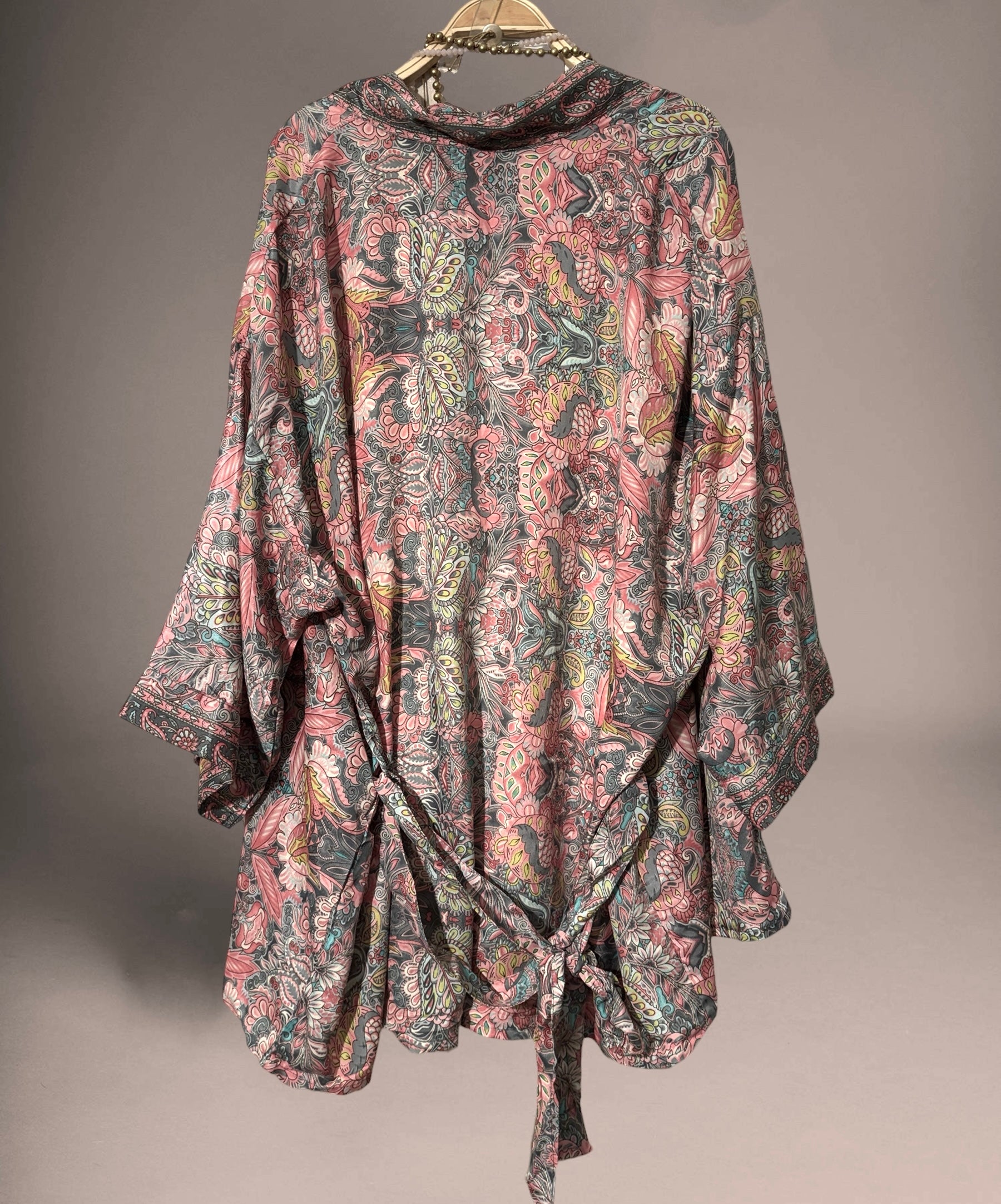 Kimono "Anaka Rosa y Gris"
