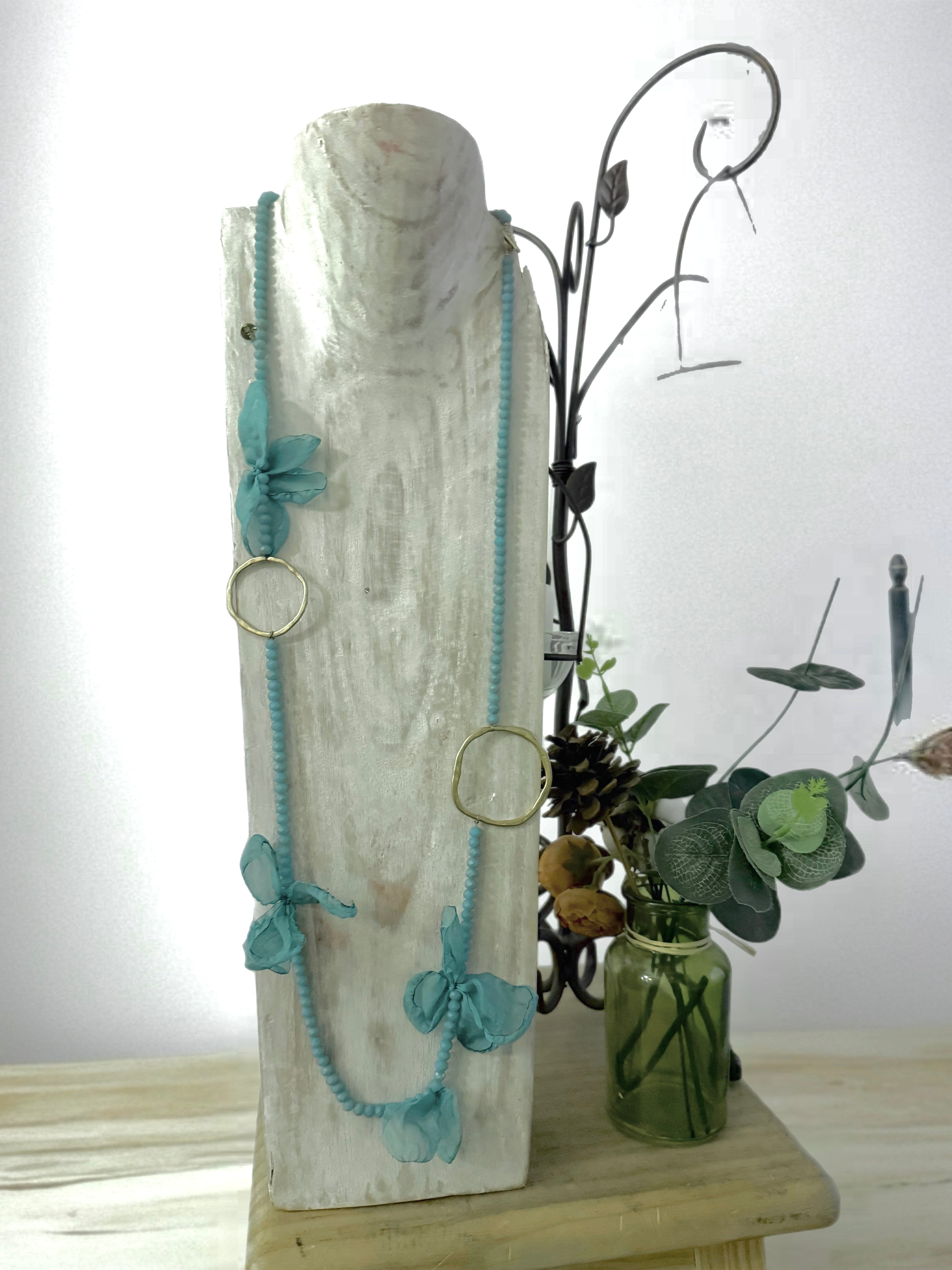 Collar "Cuentas y Flores" turquesa