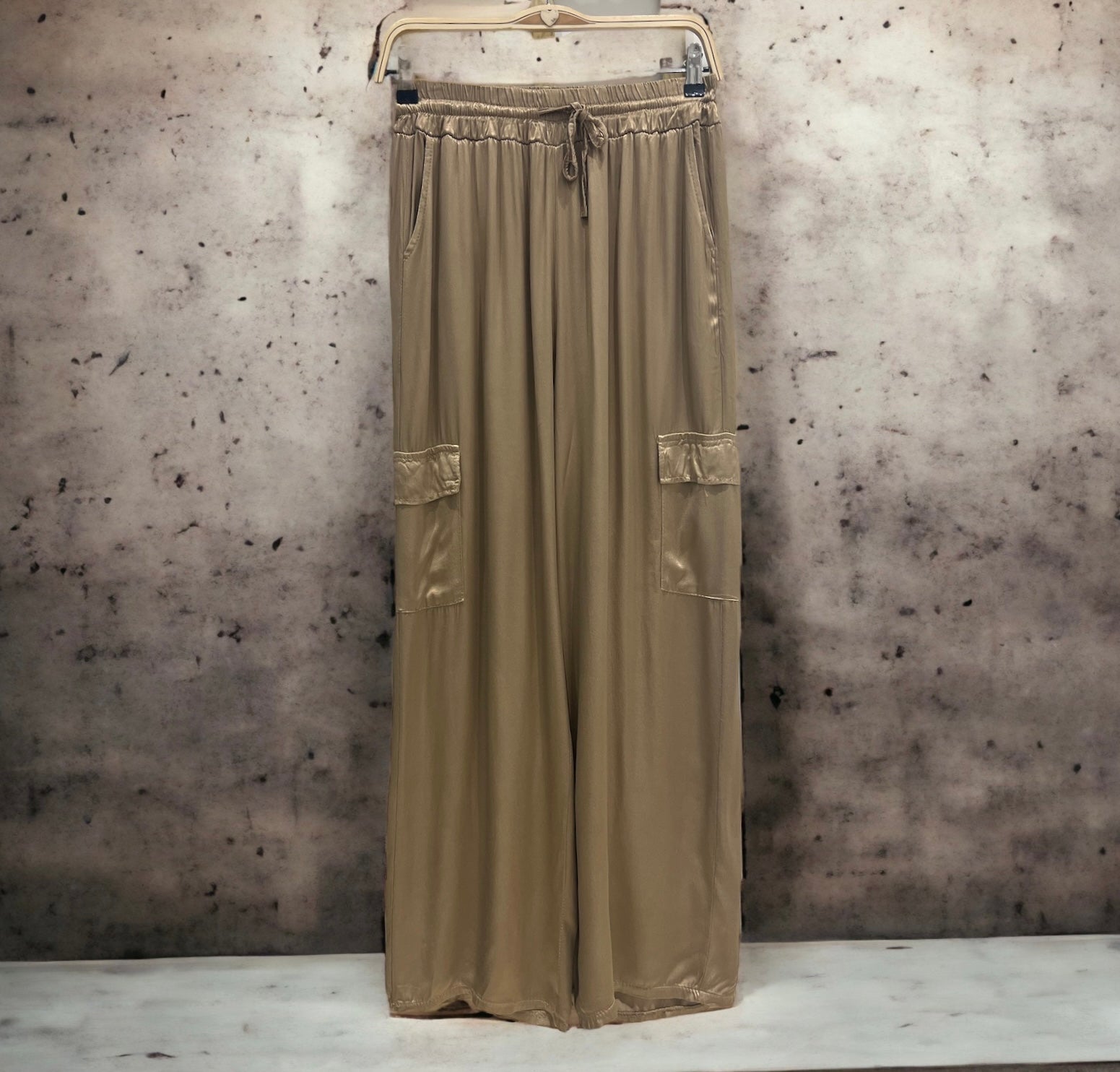 Pantalón “Mireia Cargo” oro