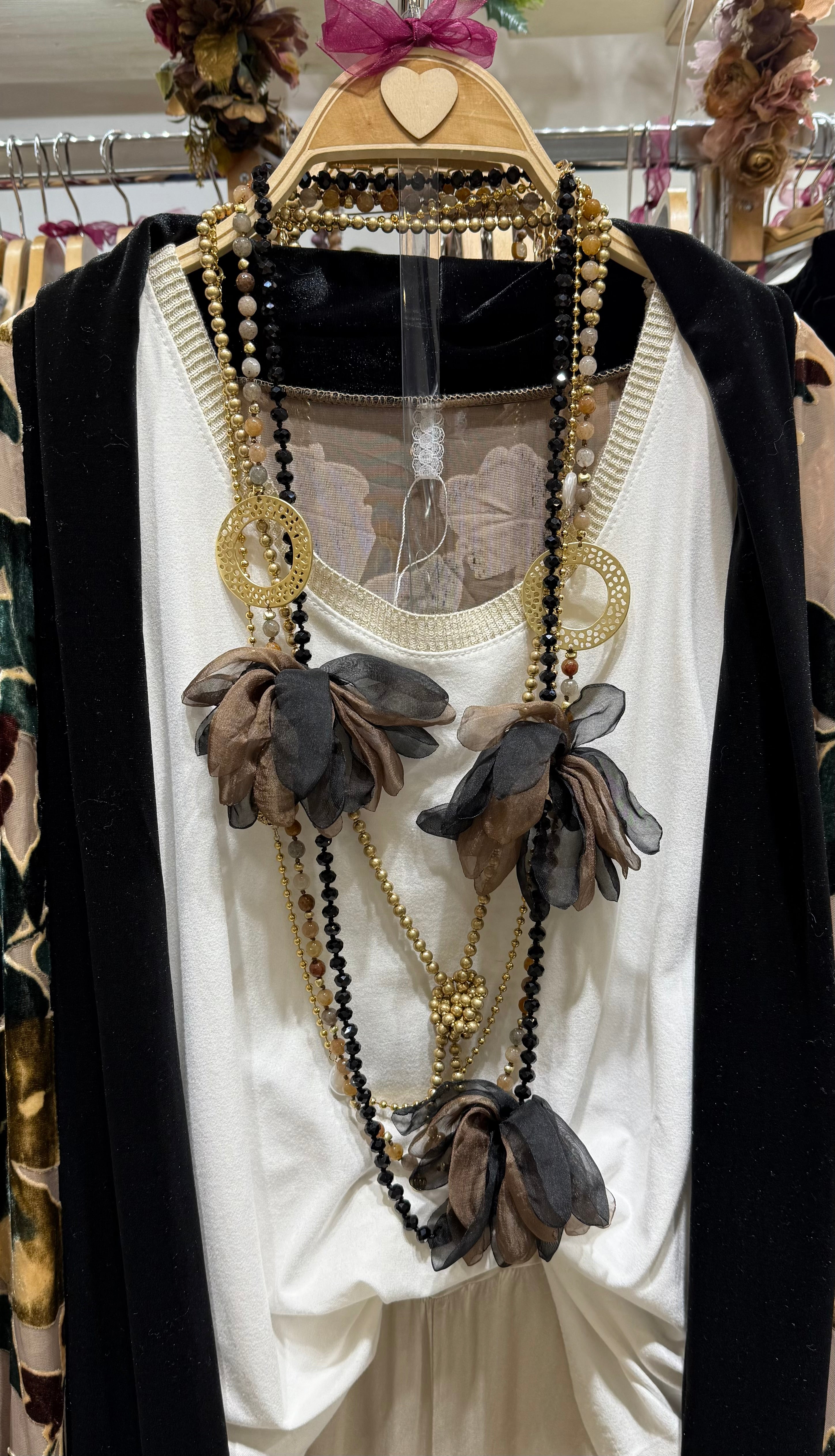 Collar "Peonia" negro y marrón