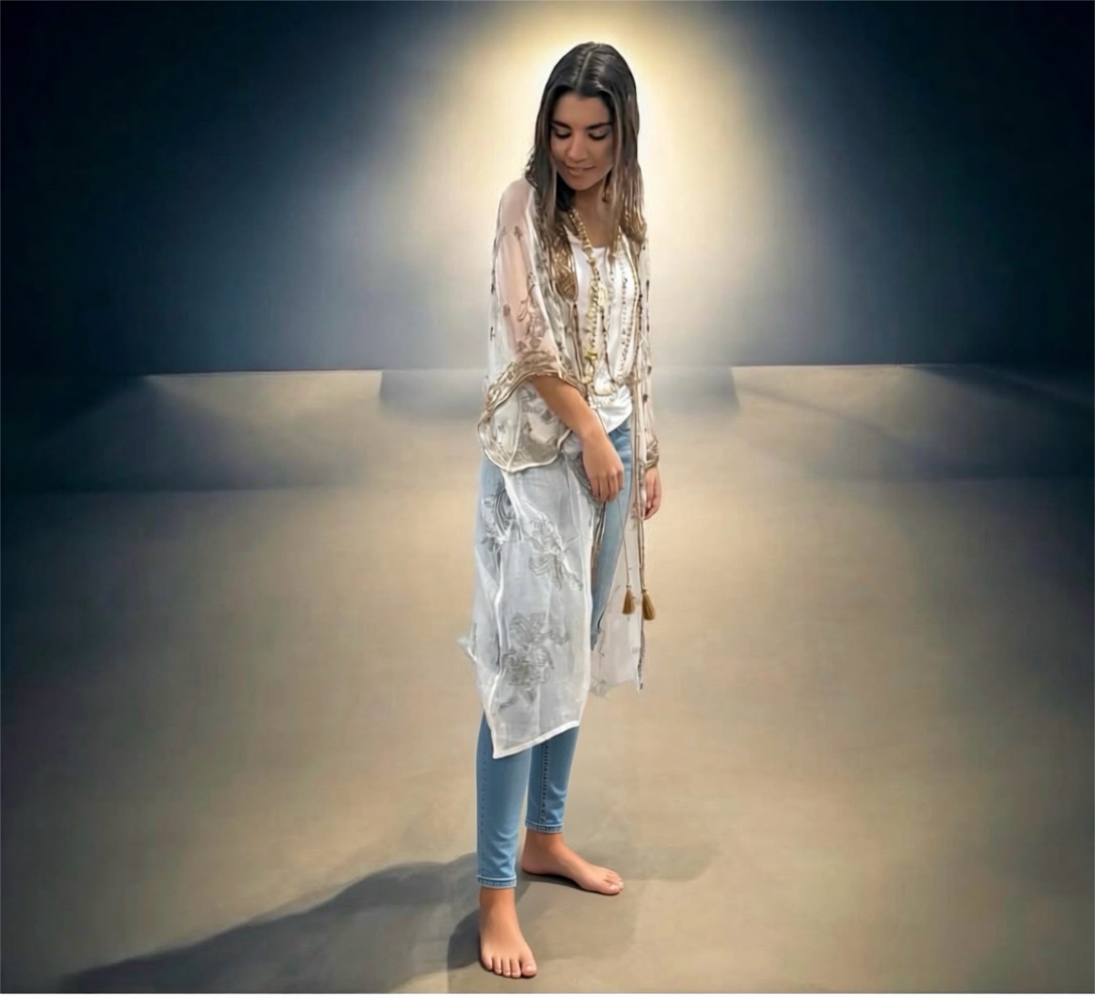 Kaftan "Sherezade" blanco decorado y bordado en oro