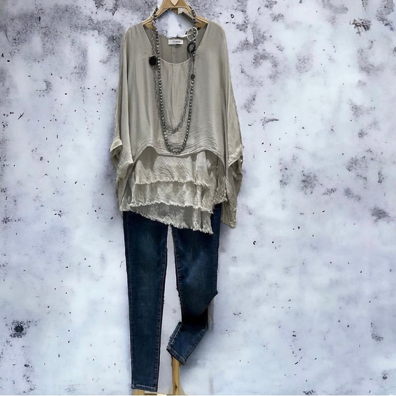 Blusa "Sevilla" topo tres volantes