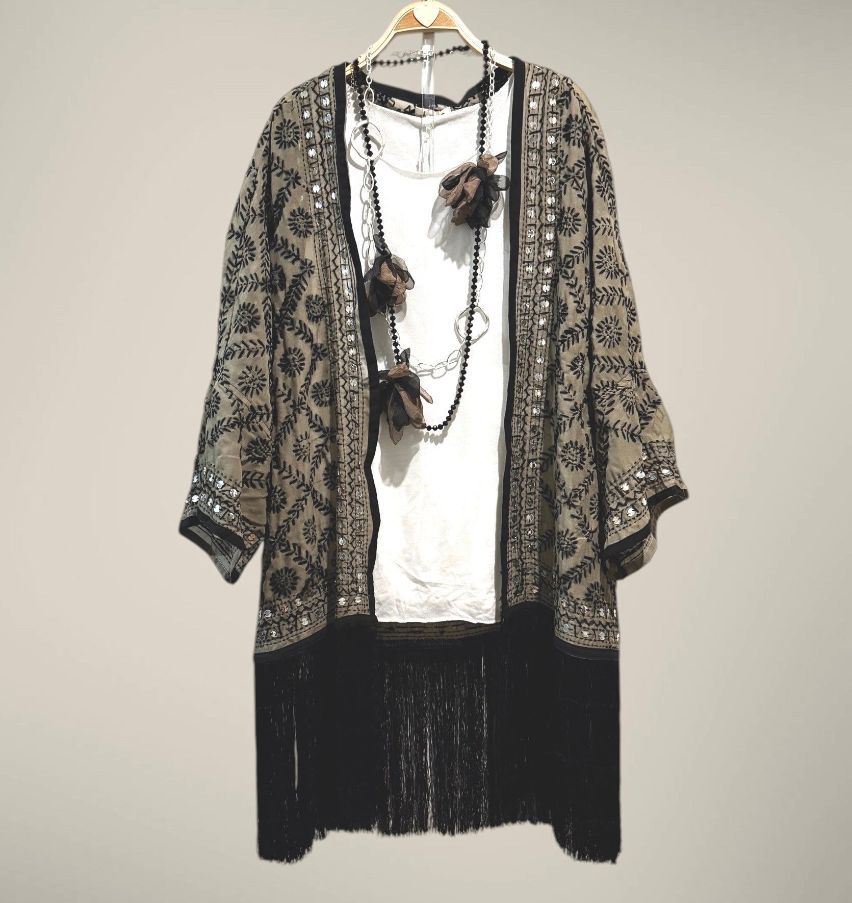 Kimono "India Zíngara" topo bordado en negro