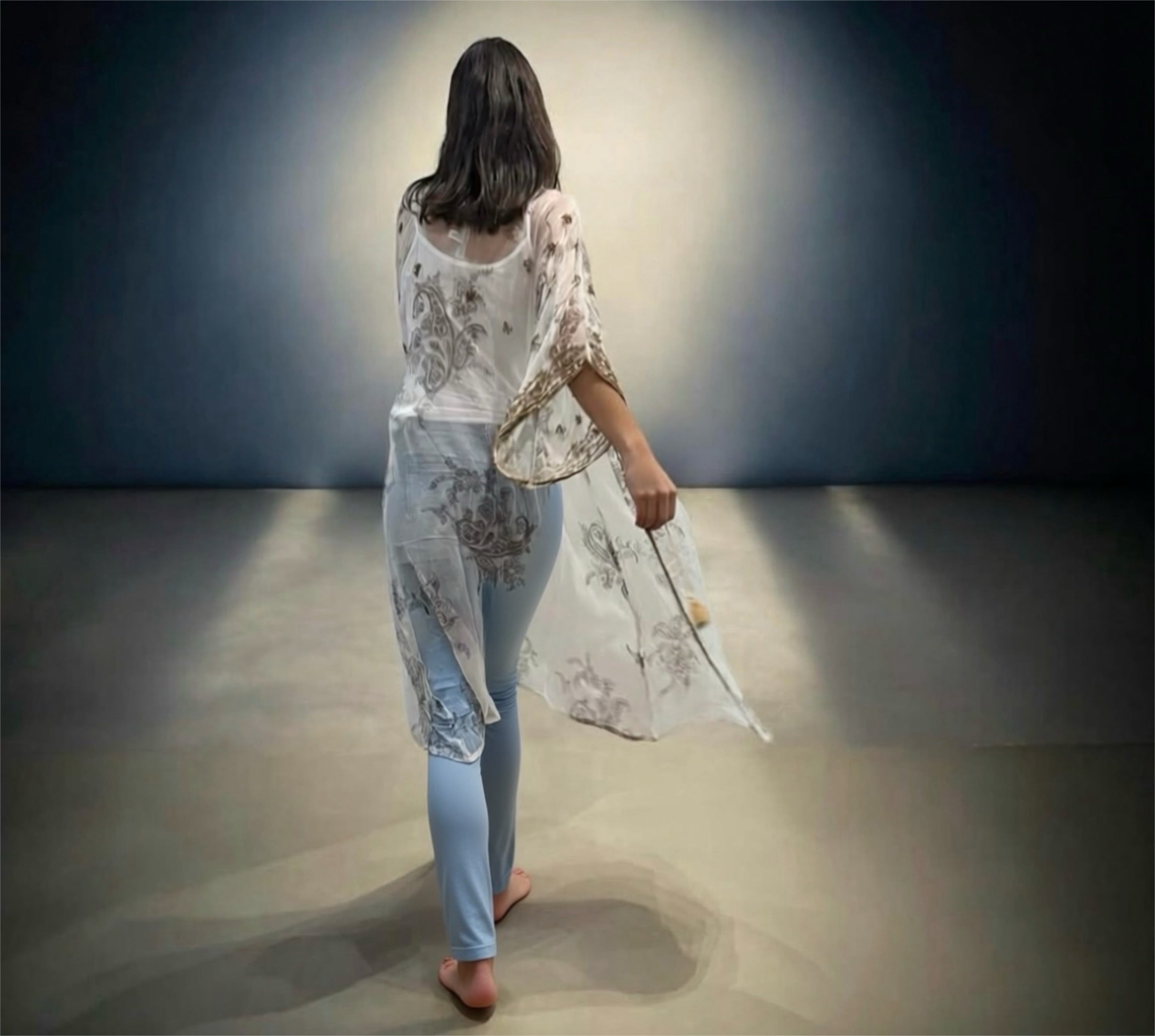 Kaftan "Sherezade" blanco decorado y bordado en oro