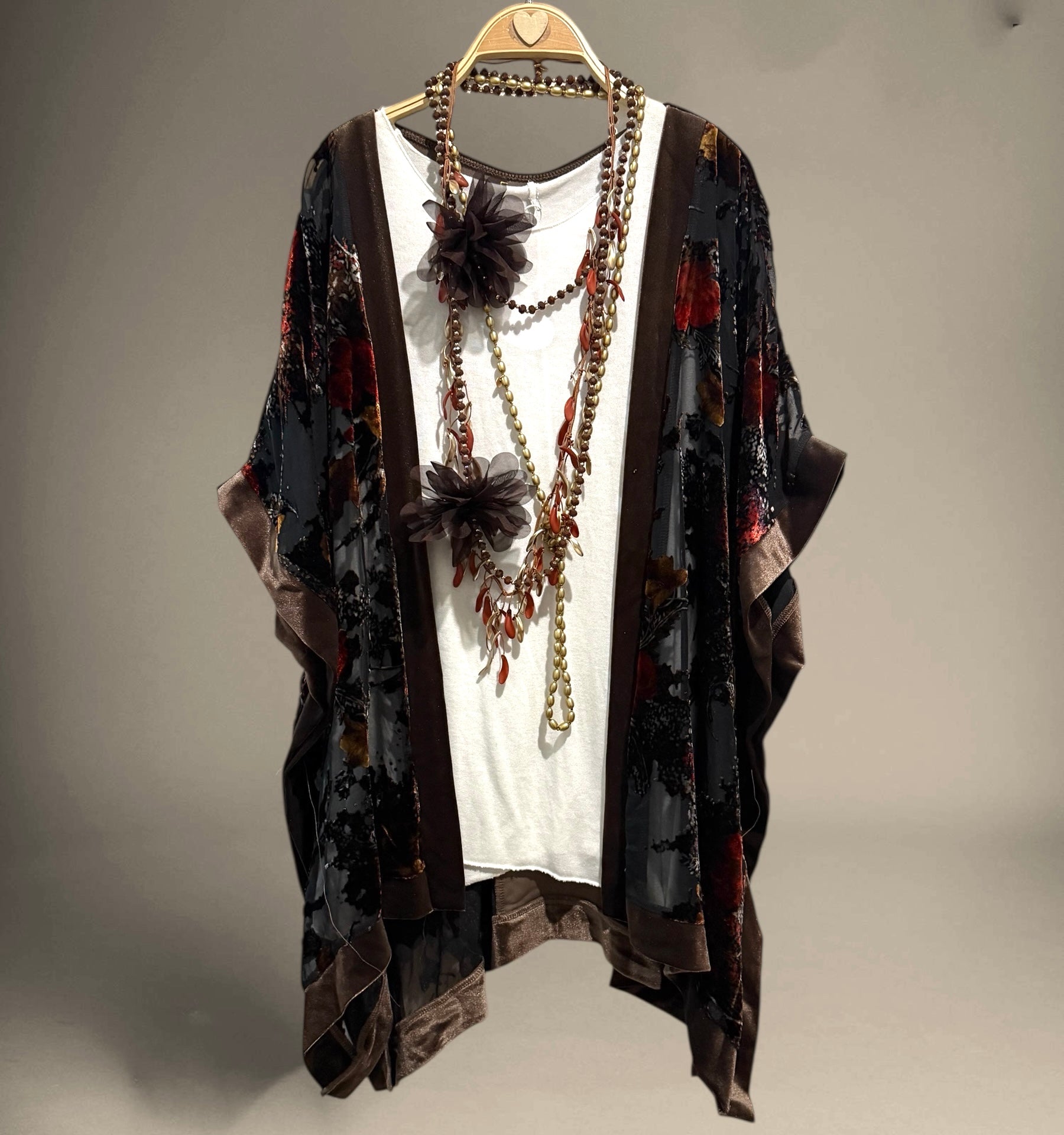 Collar "Cuentas y Flores" marrón