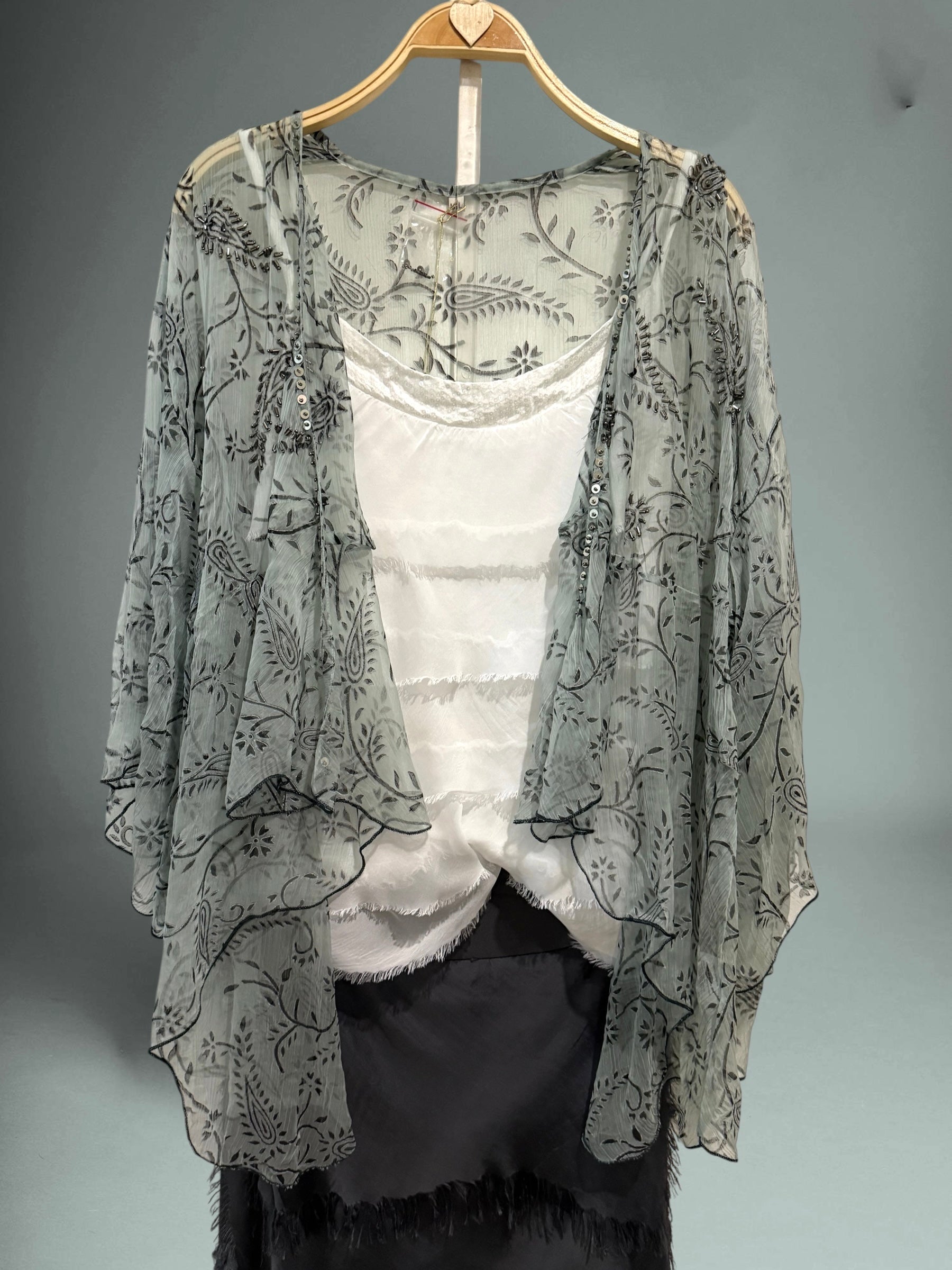 Bolero "Sherezade" verde agua decorado en gris y bordado en plata