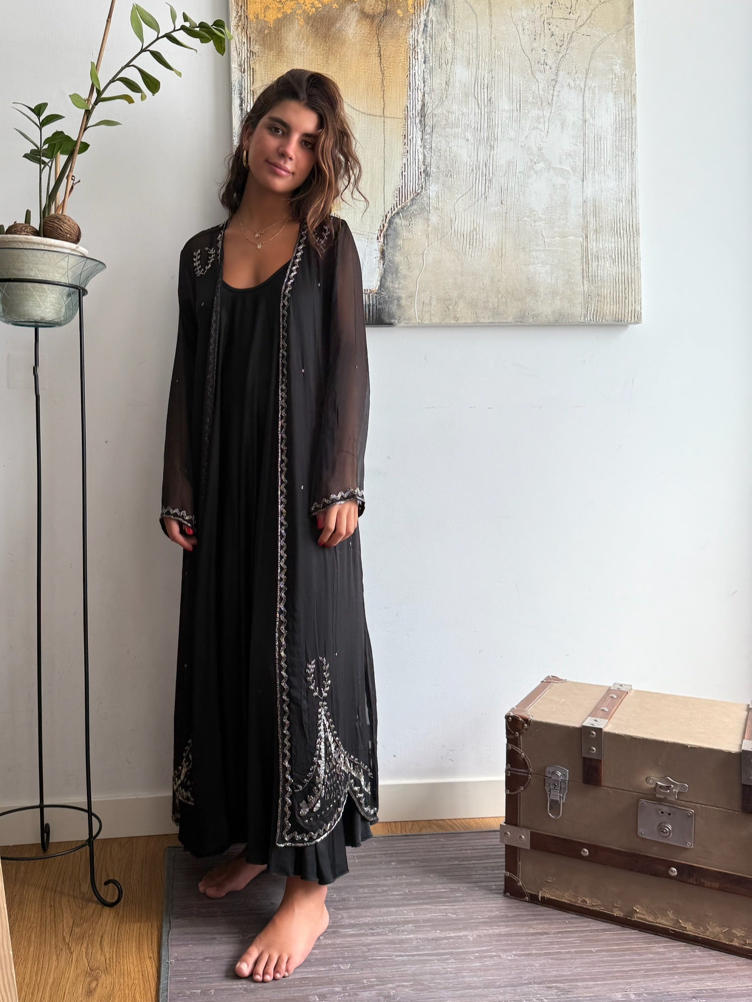 Kimono "Sherezade" negro bordado en plata manga larga