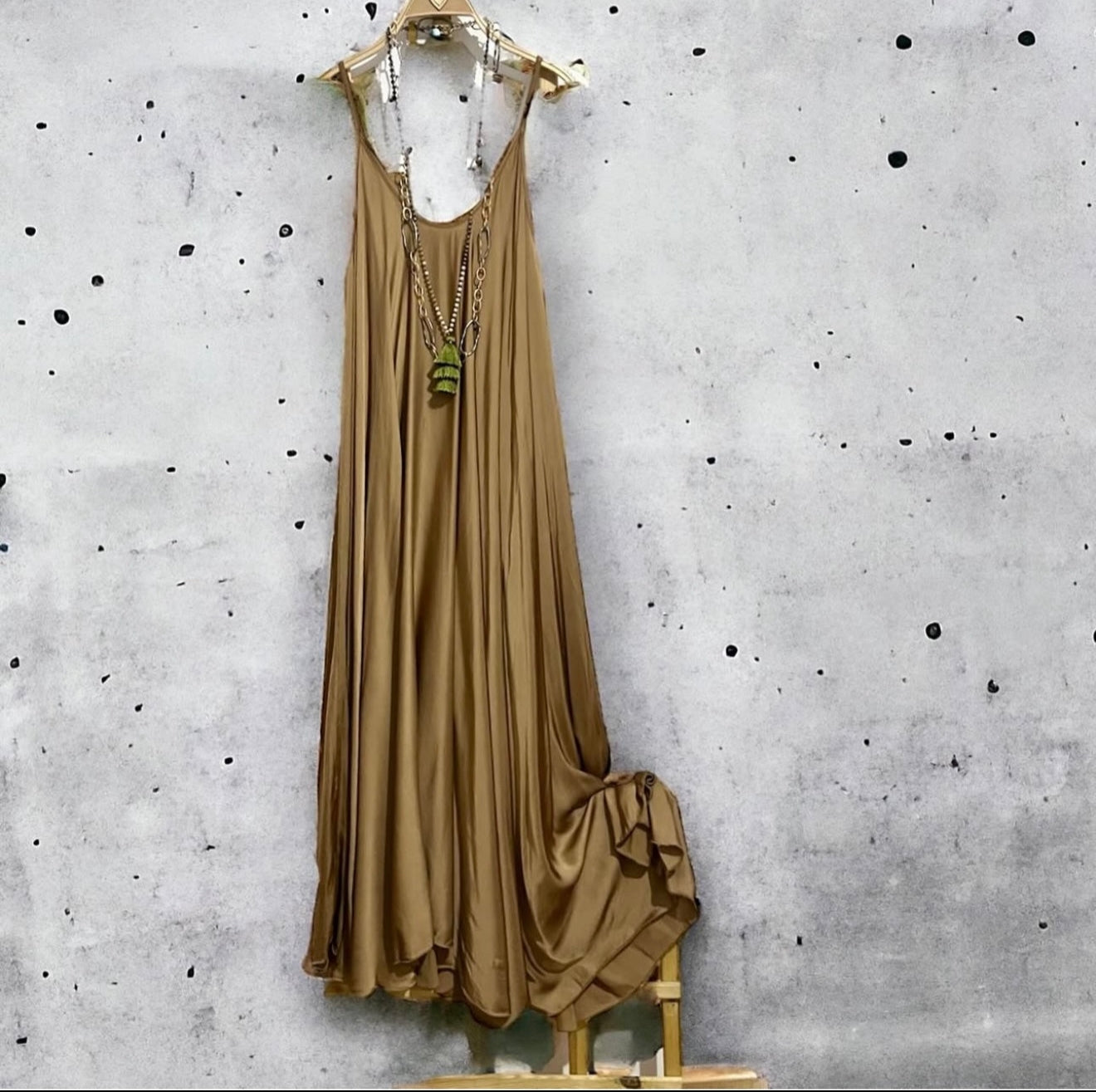 Vestido "Romina" oro oscuro