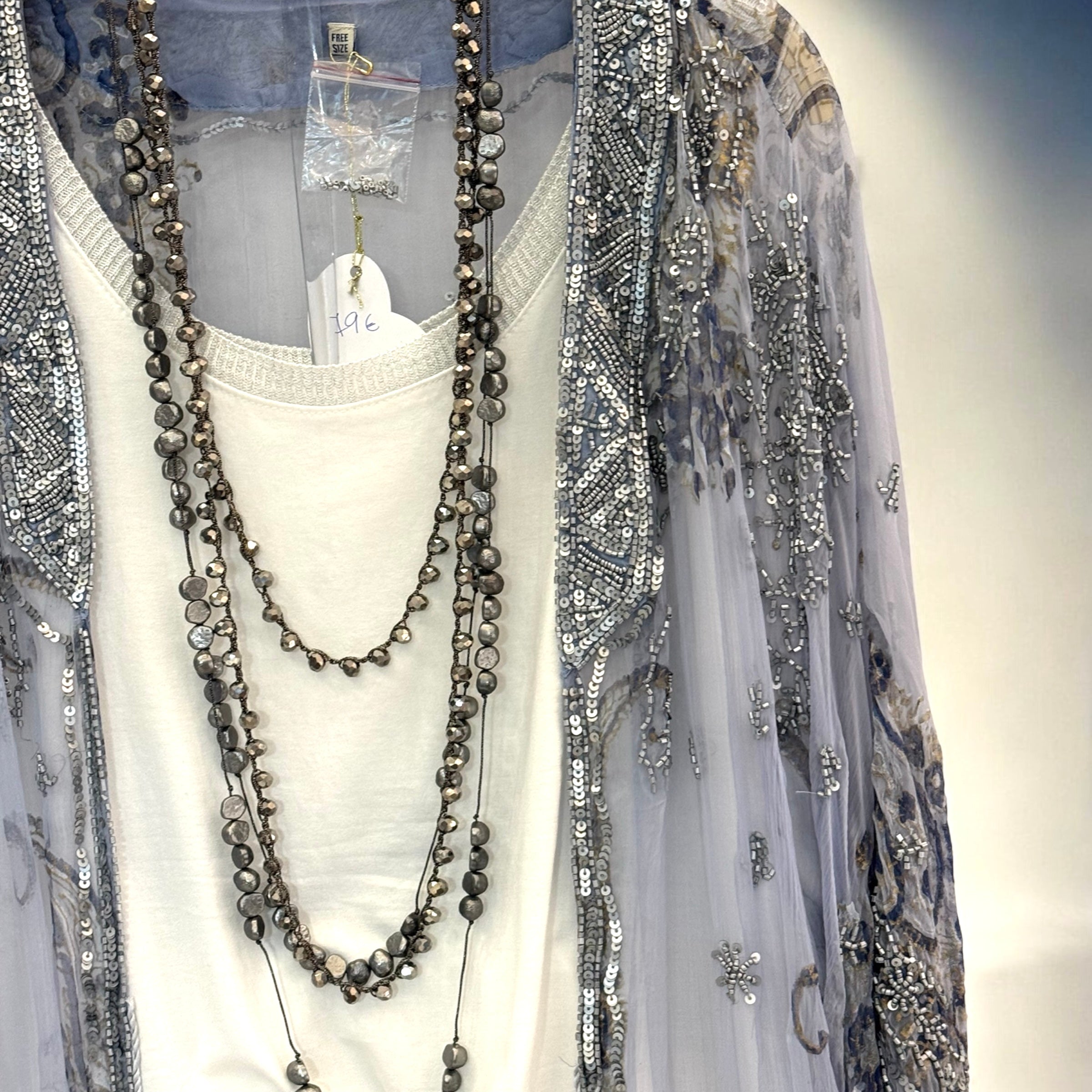 Kaftan "Sherezade" azul claro decorado y bordado en plata