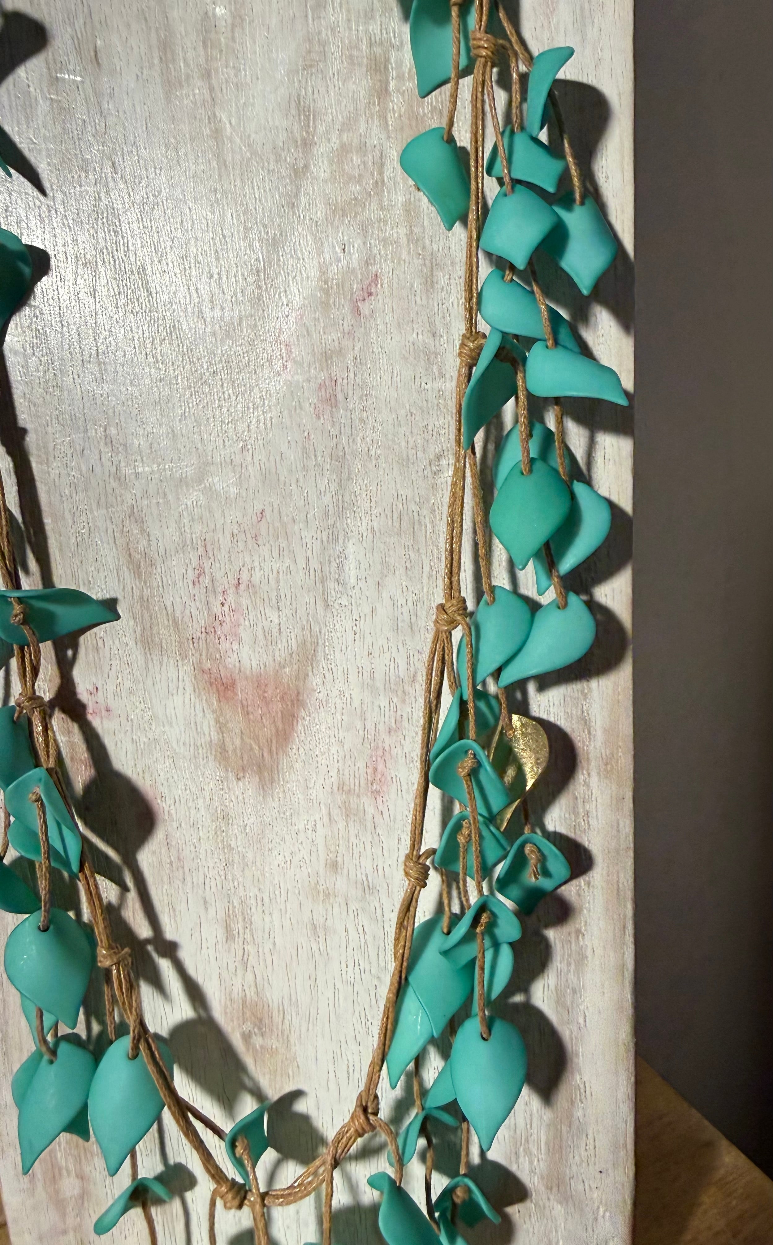 Collar "Hojitas" verde turquesa