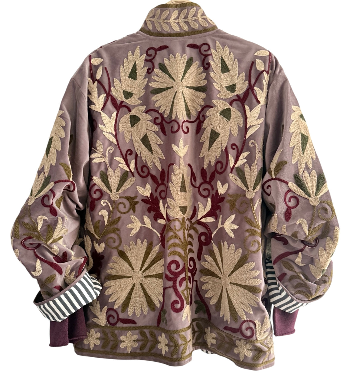 Chaqueta "Bordados" lila