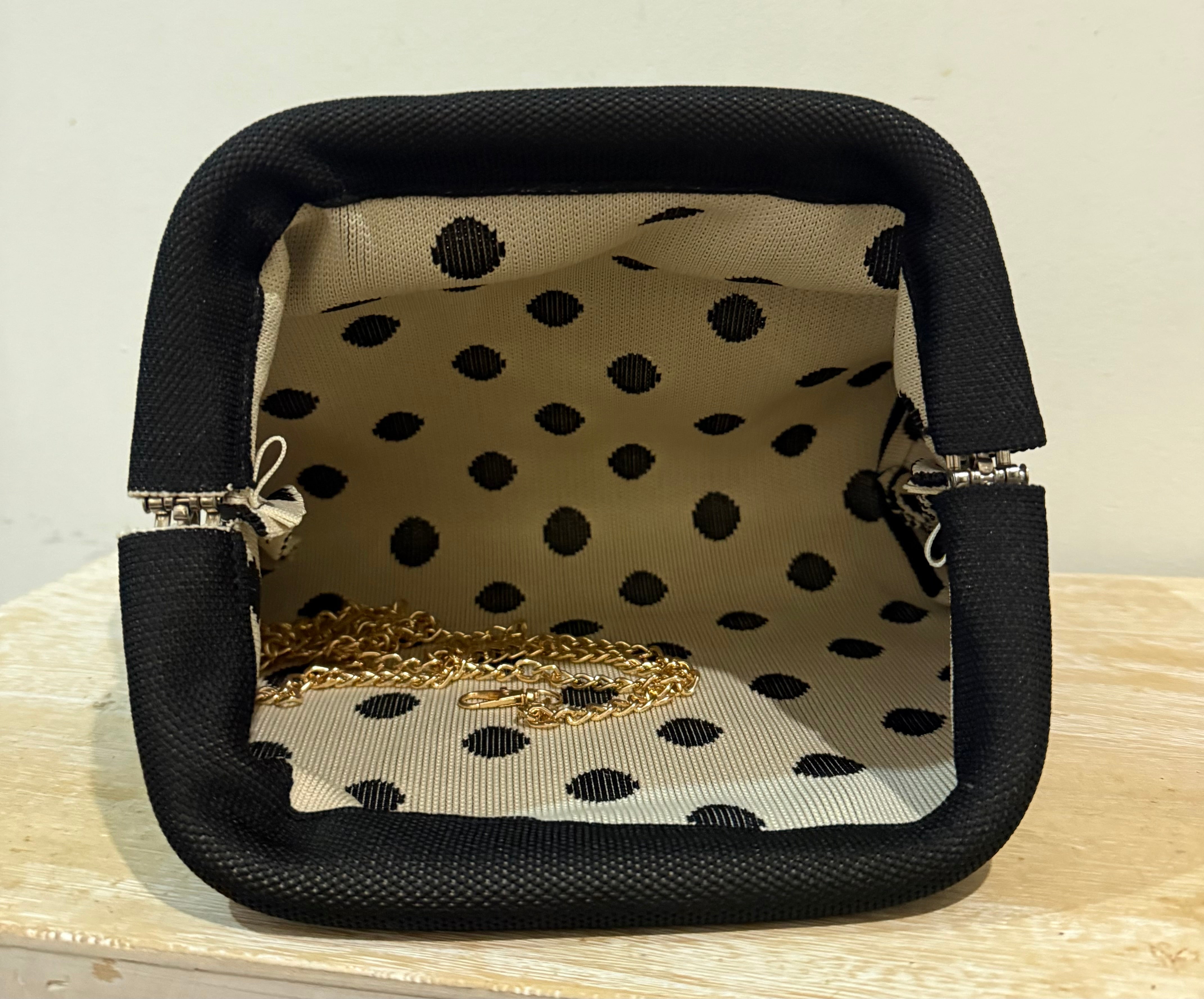 Bolso Pouch "Tania" lunar grande negro y marfil
