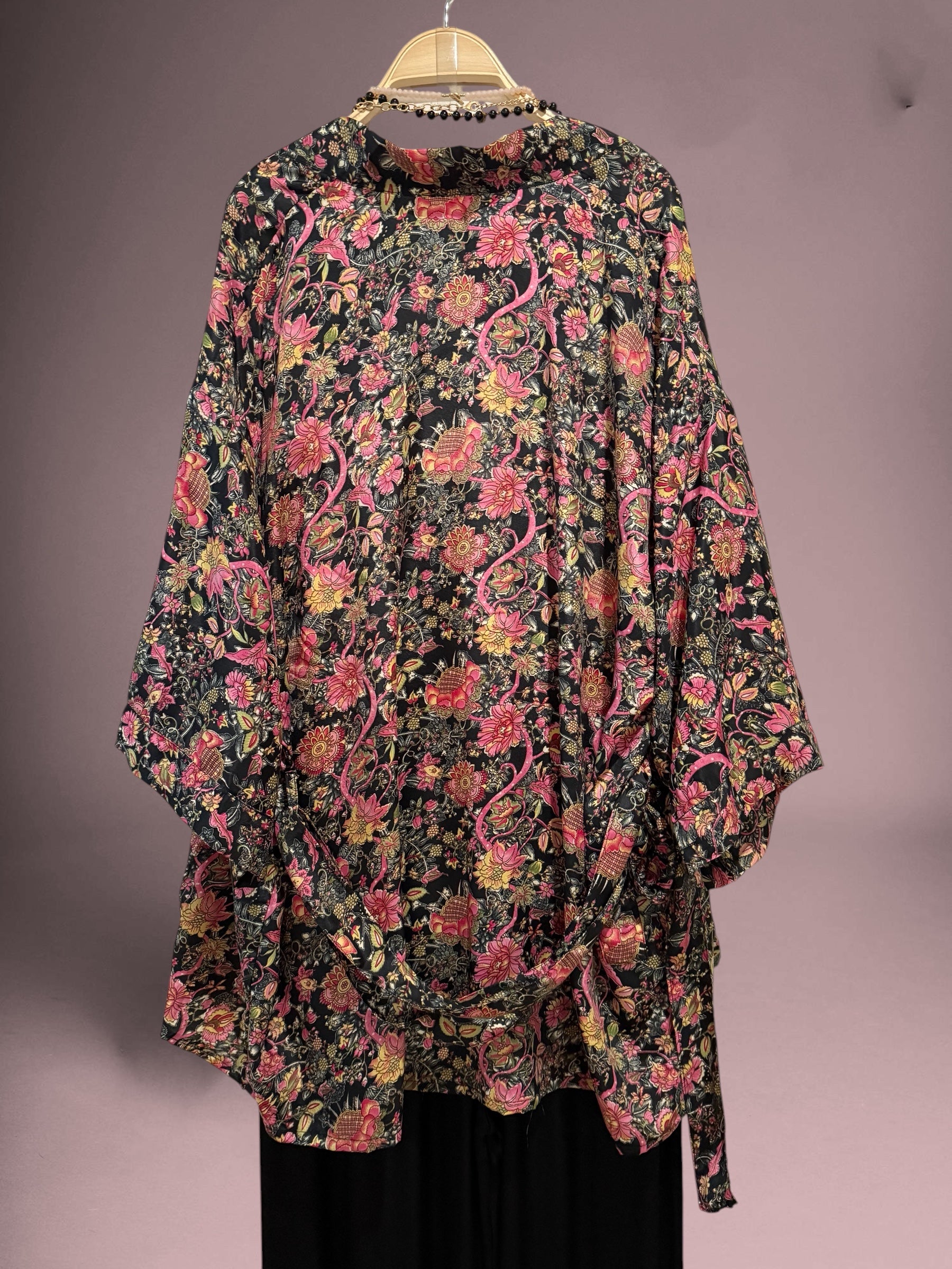 Kimono "Anaka Rosa y Negro"