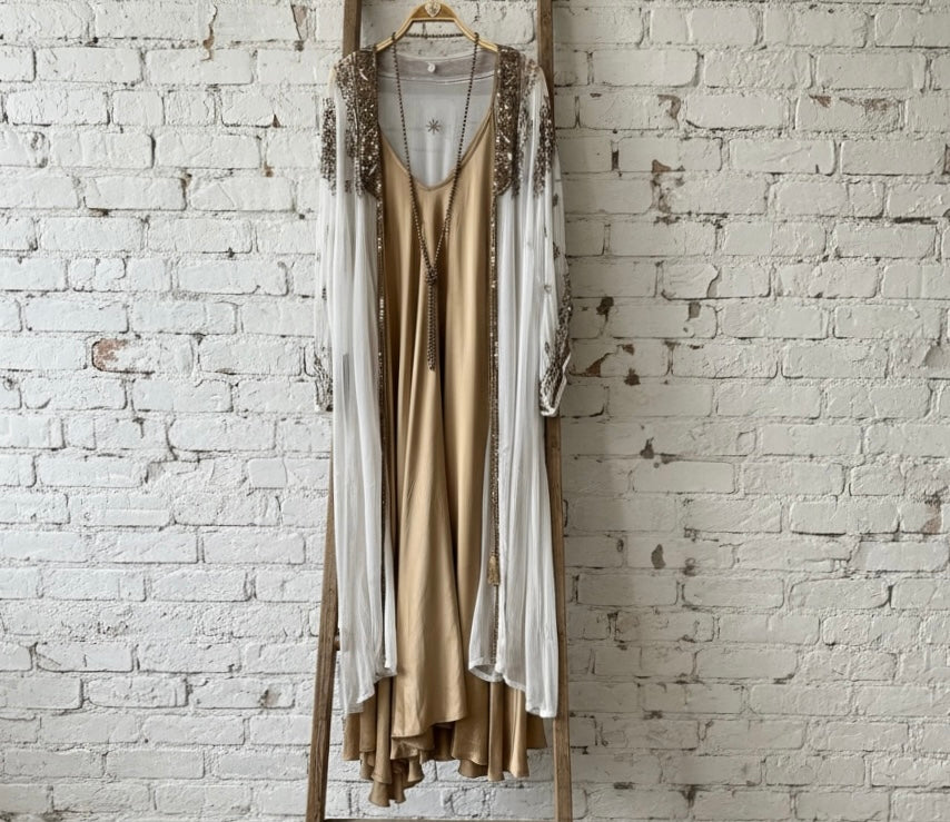 Kaftan "Sherezade" blanco bordado en oro envejecido