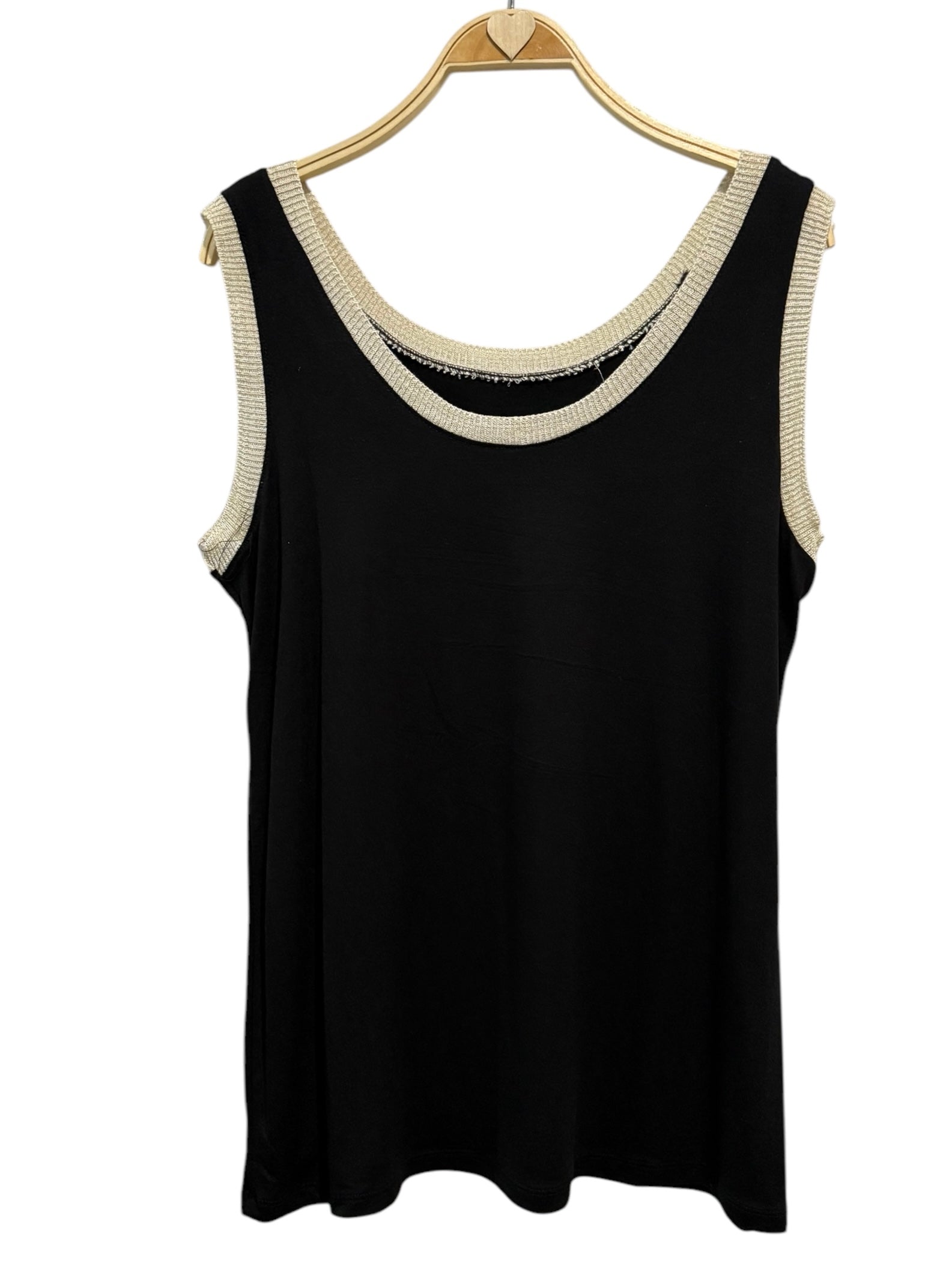 Camiseta "Mima" negro con ribete oro