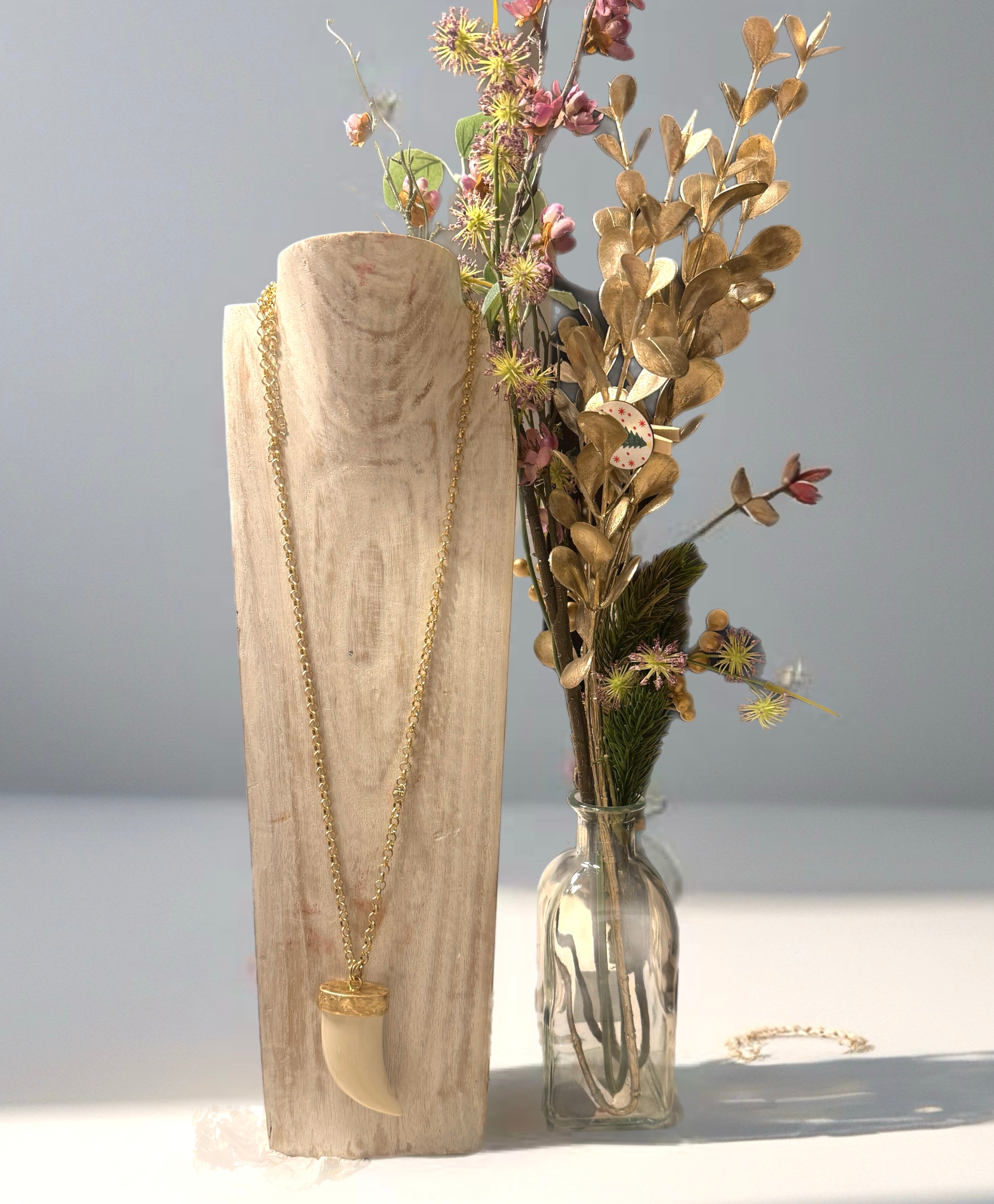 Collar "Cadena y Cuerno" marfil