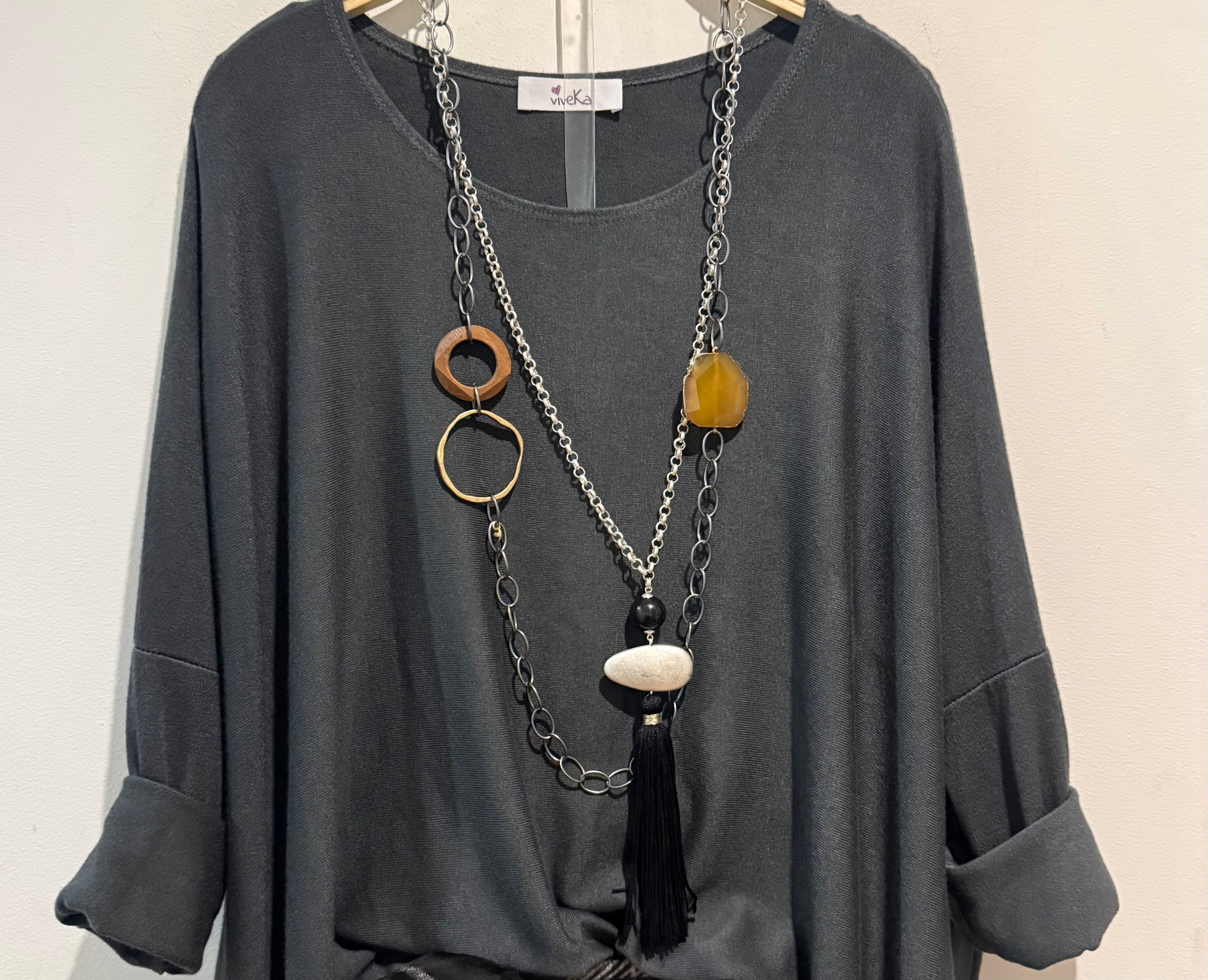 Collar "Mirta" pompón negro