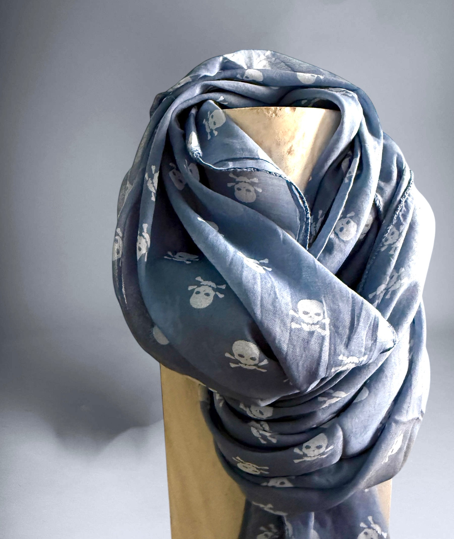 Pañuelo "Calaveritas" azul