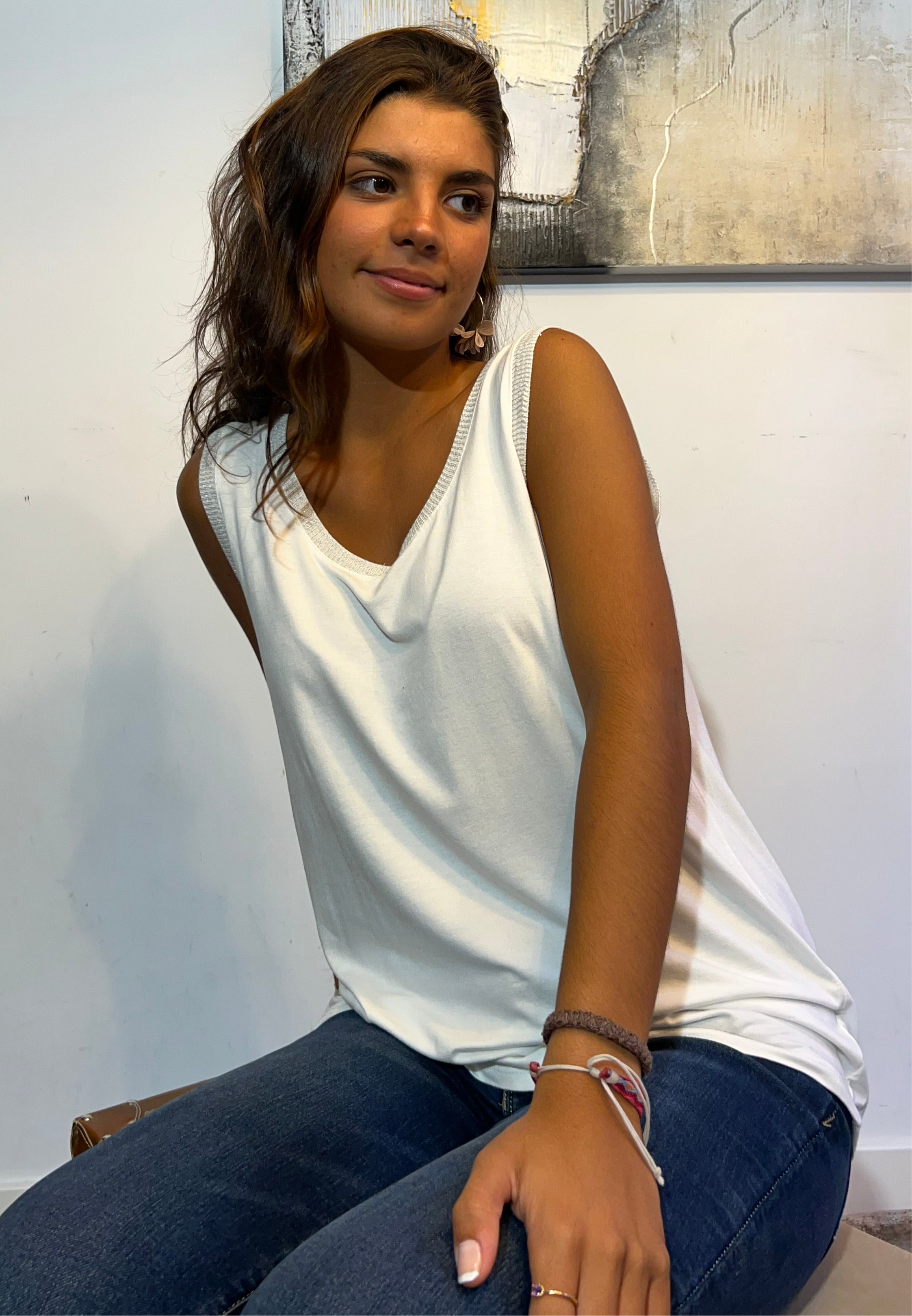 Camiseta "Mima" blanco con ribete plata