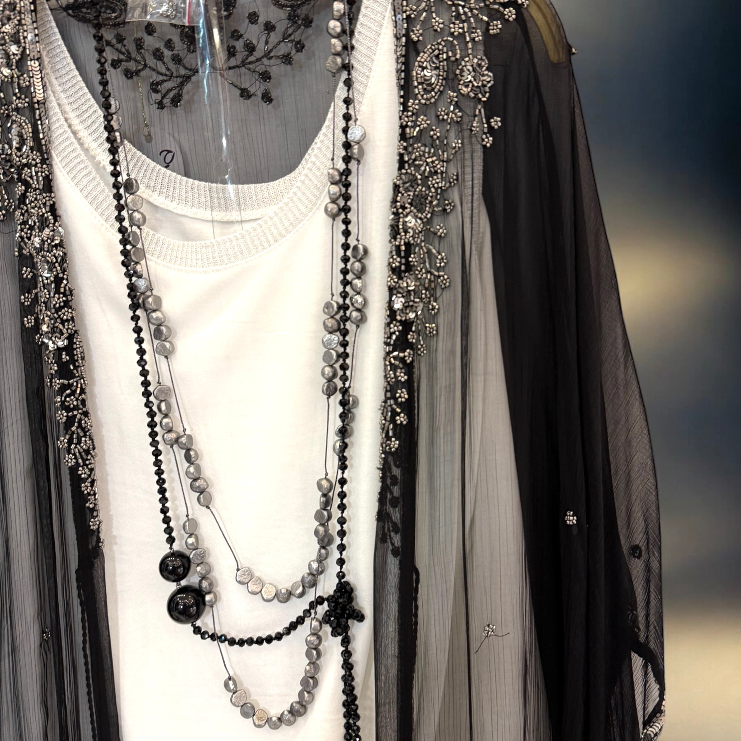 Kaftan "Sherezade" negro bordado en plata