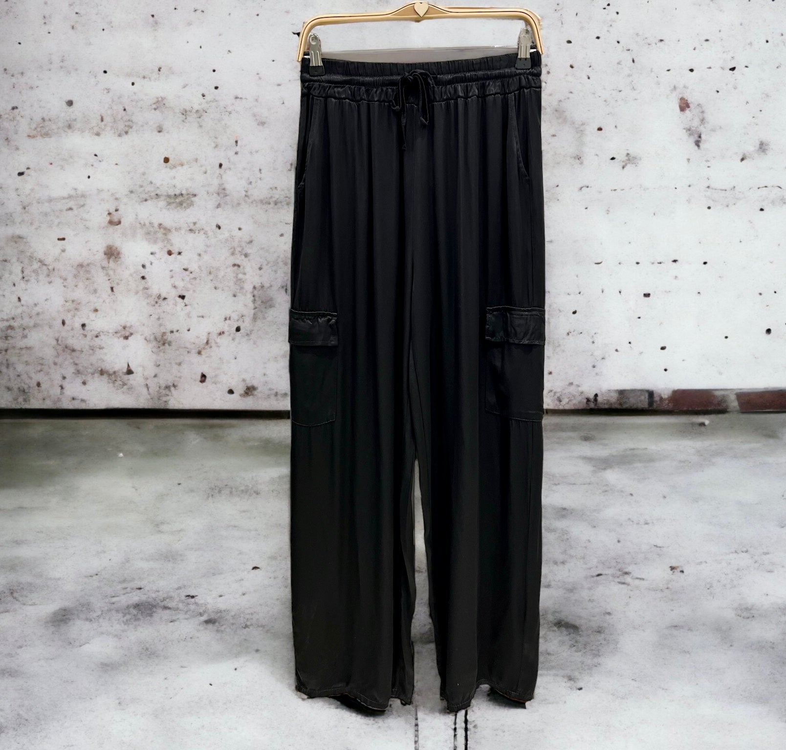 Pantalón “Mireia Cargo” negro