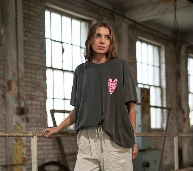 Camiseta "Corazón Chic" gris