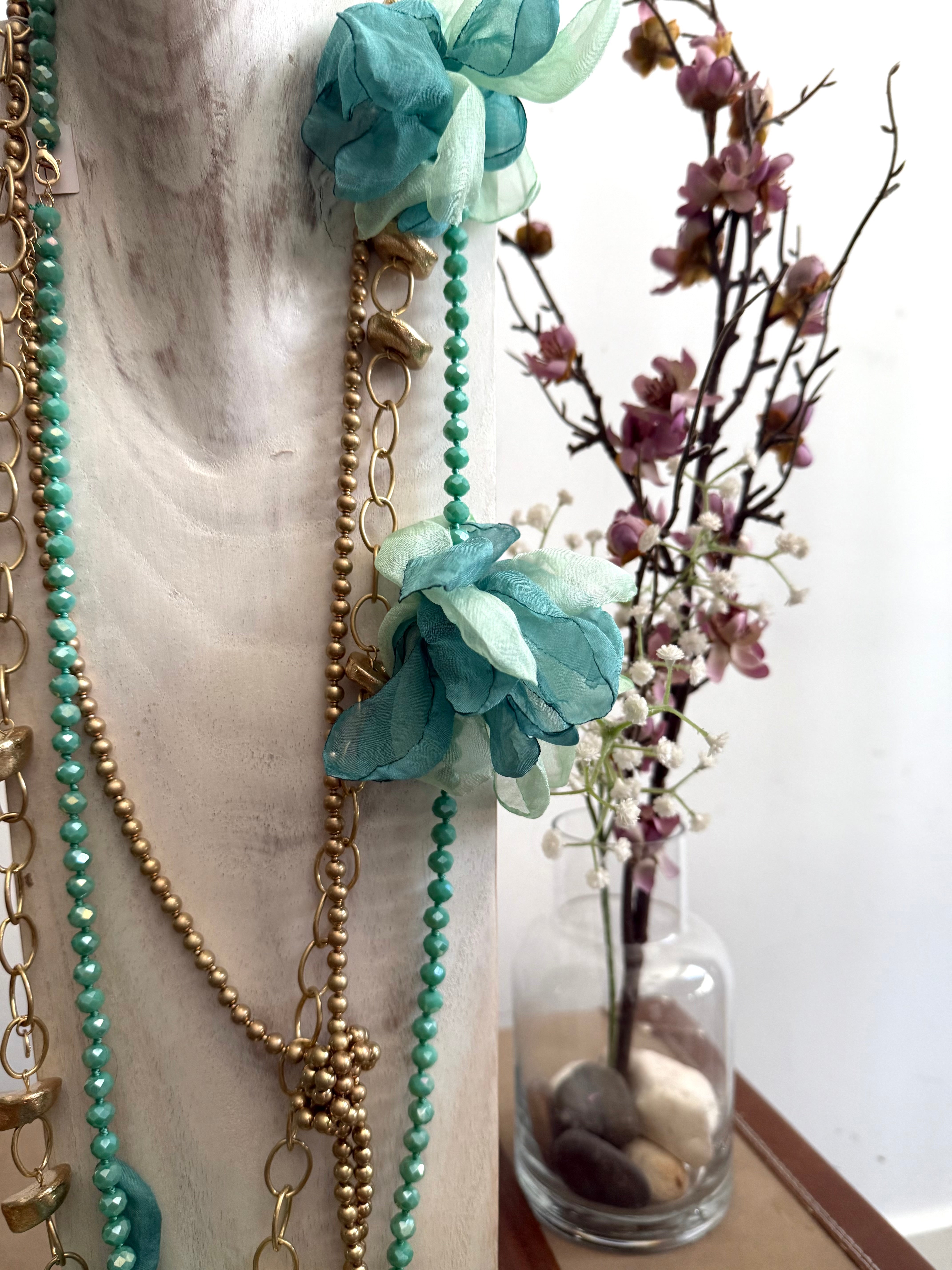 Collar "Peonias" turquesas