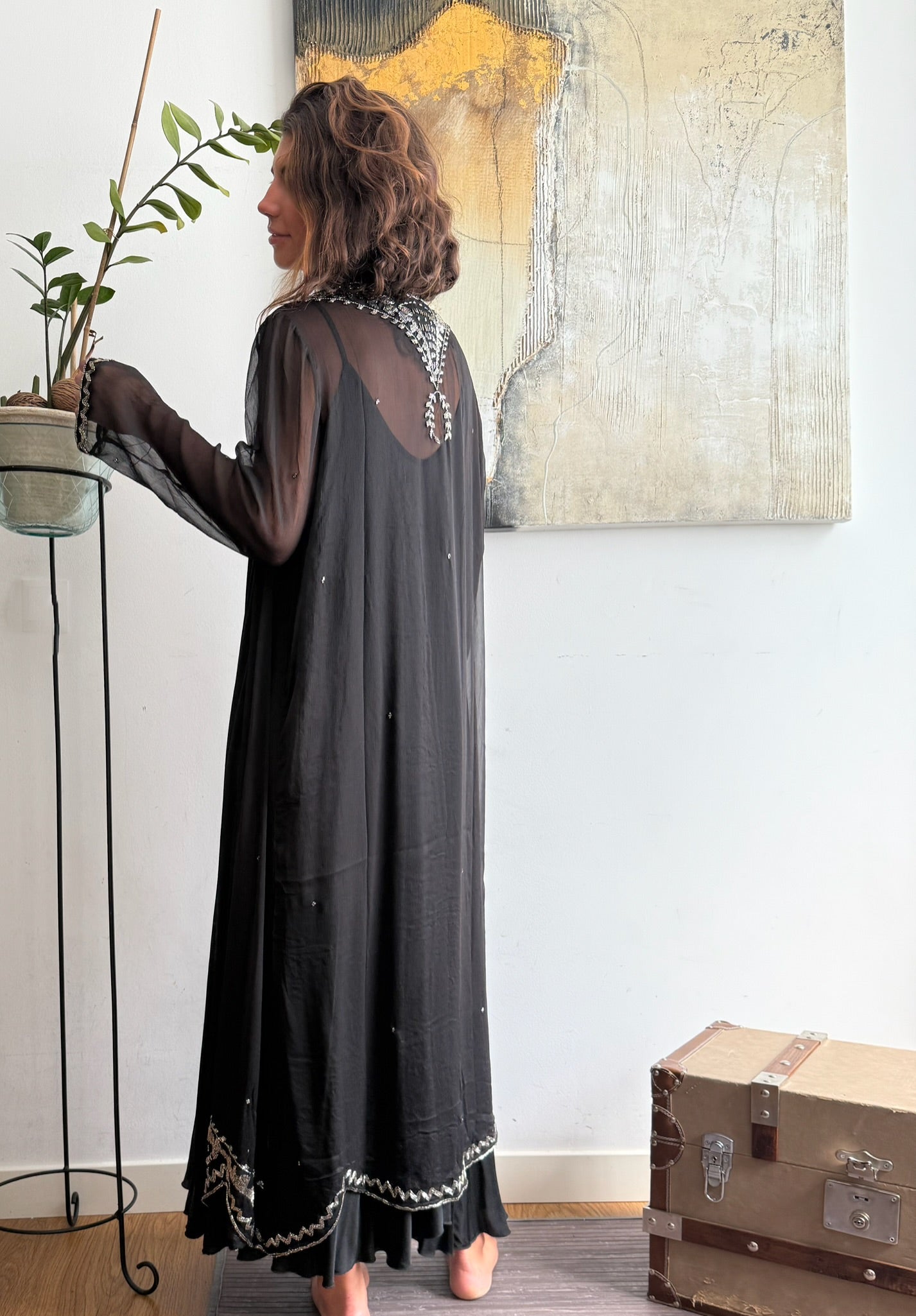 Kimono "Sherezade" negro bordado en plata manga larga