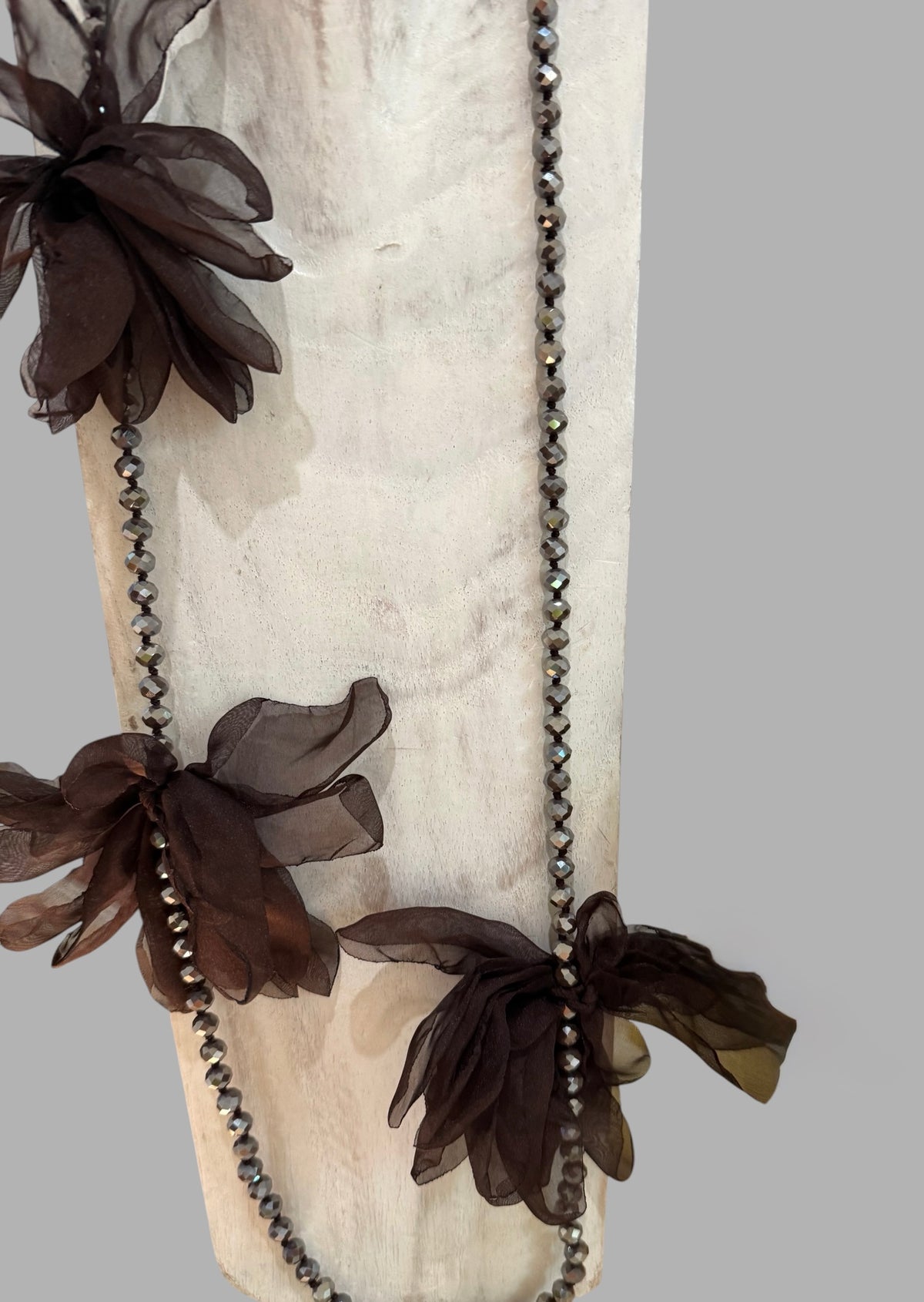 Collar "Peonias" chocolate