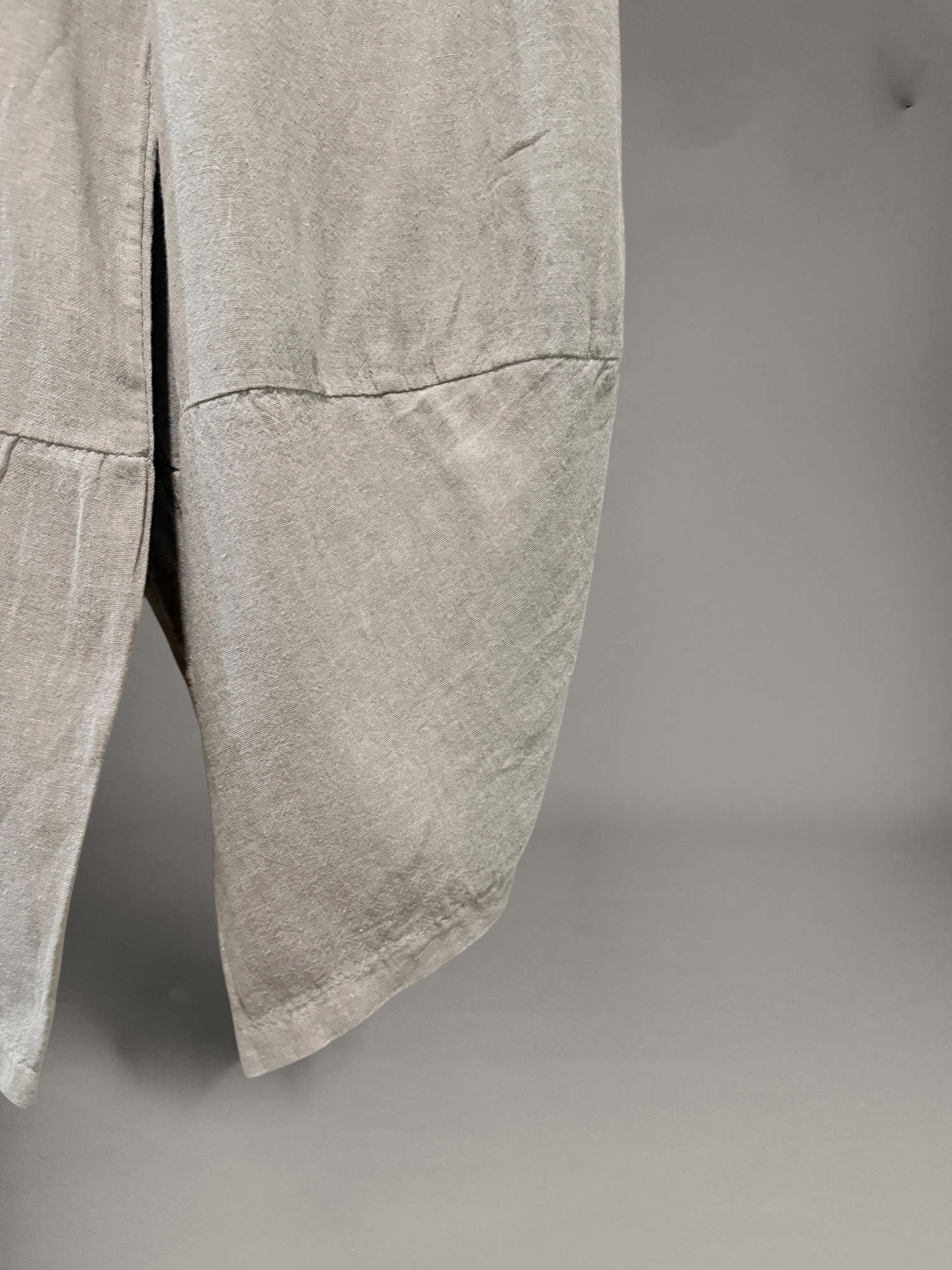 Pantalón "Dana Slouchy Must" topo clarito