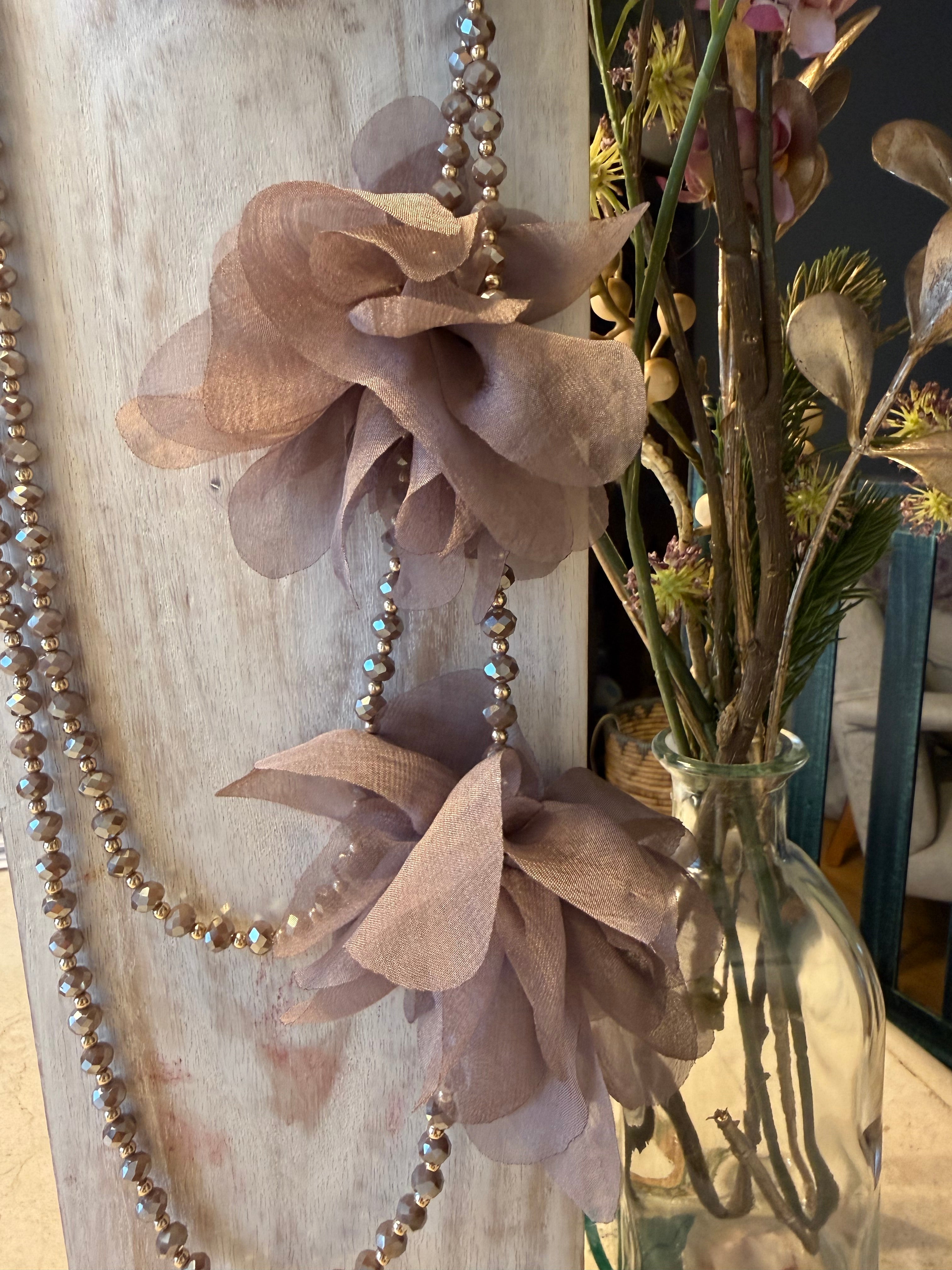 Collar "Peonias" topo