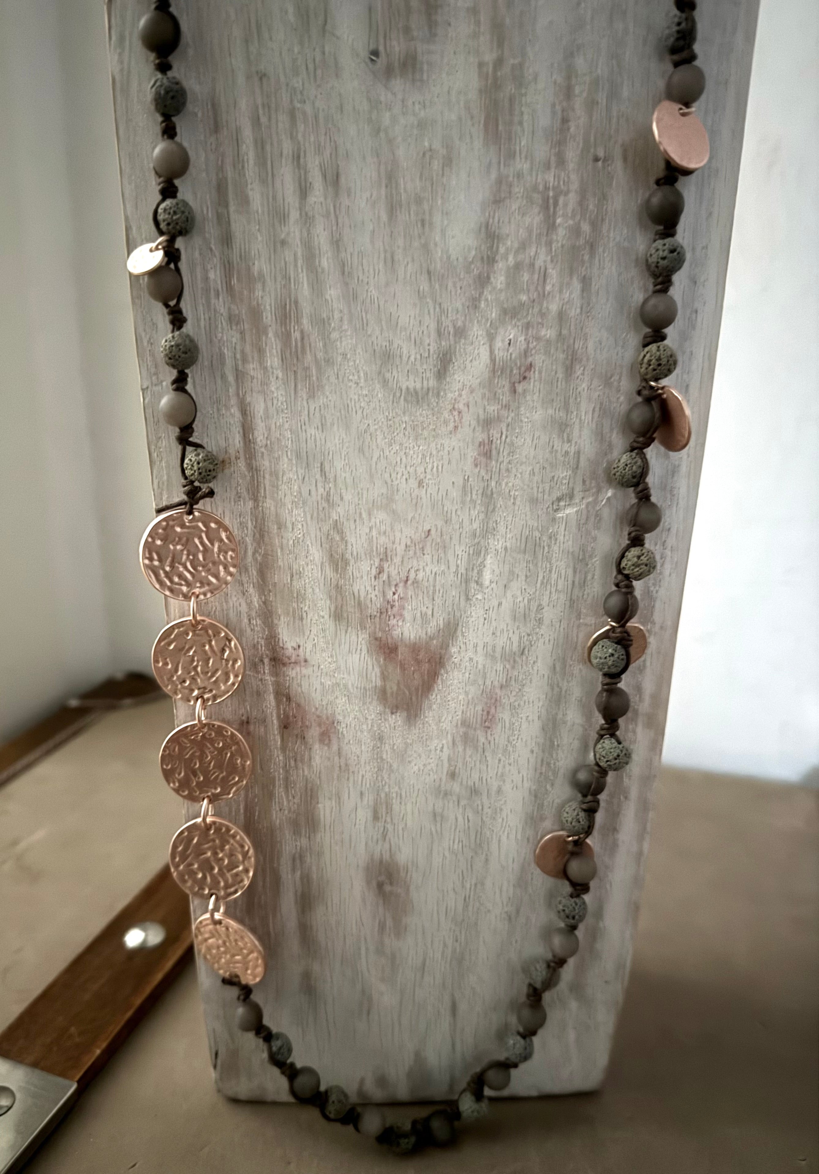 Collar "Volcán y Rosa"