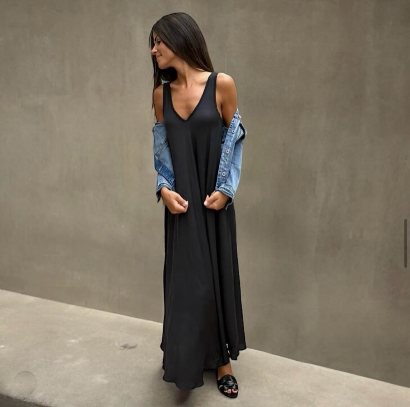 Vestido "Jasmine" tirante ancho, negro