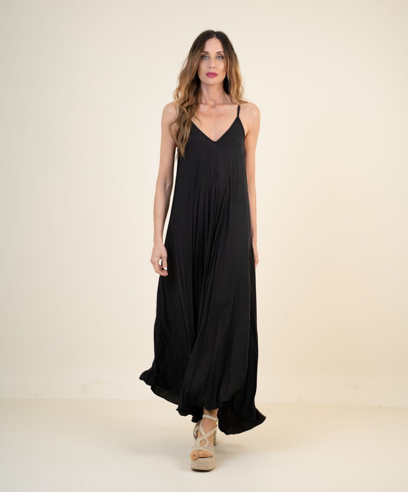 Vestido "Jasmine" tirante fino negro