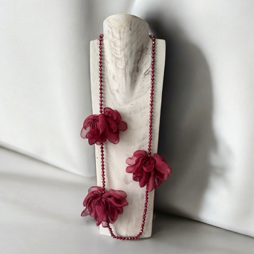 Collar "Peonia" rojo rubor