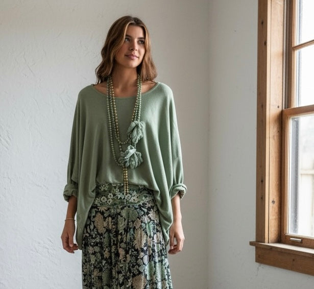 Collar "Peonias y Cuentas" verde agua