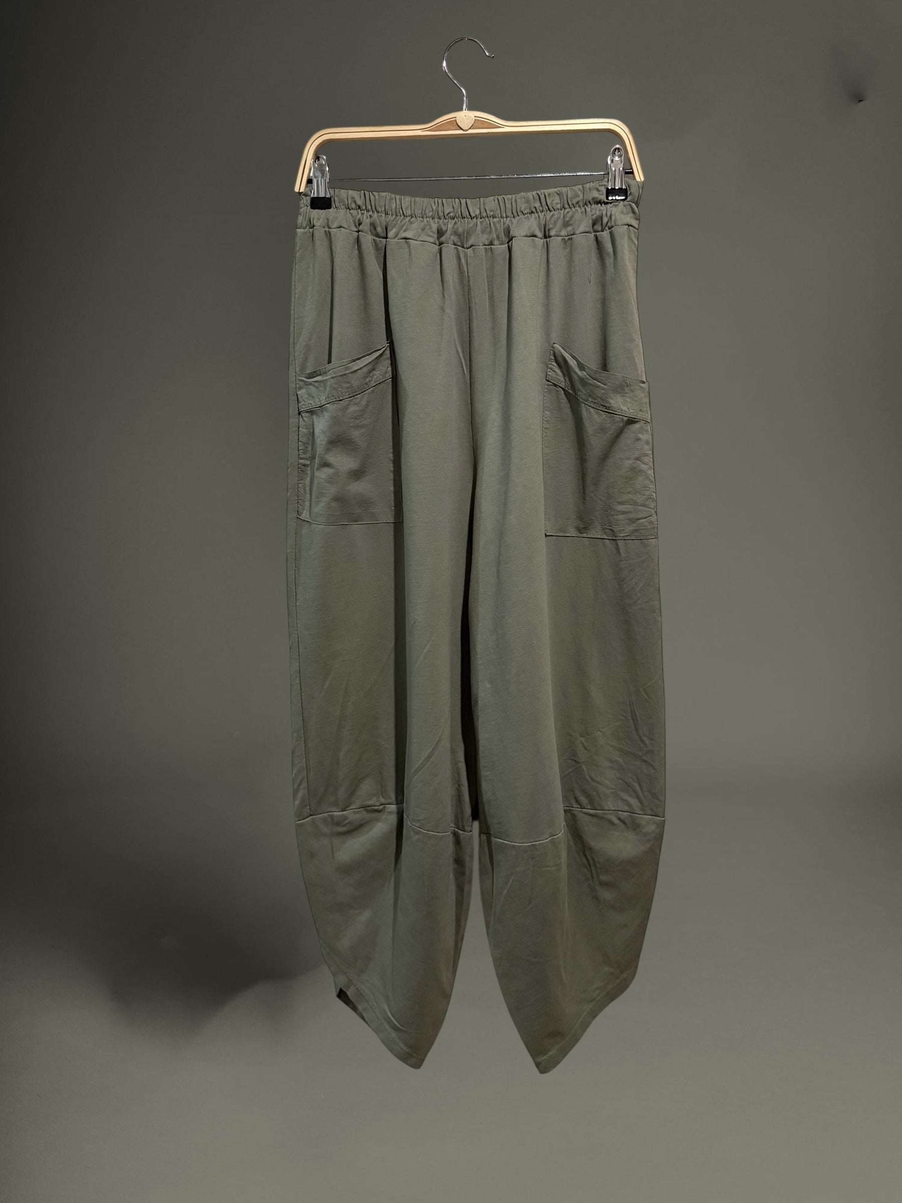 Pantalón "Dana Slouchy Sum" caqui