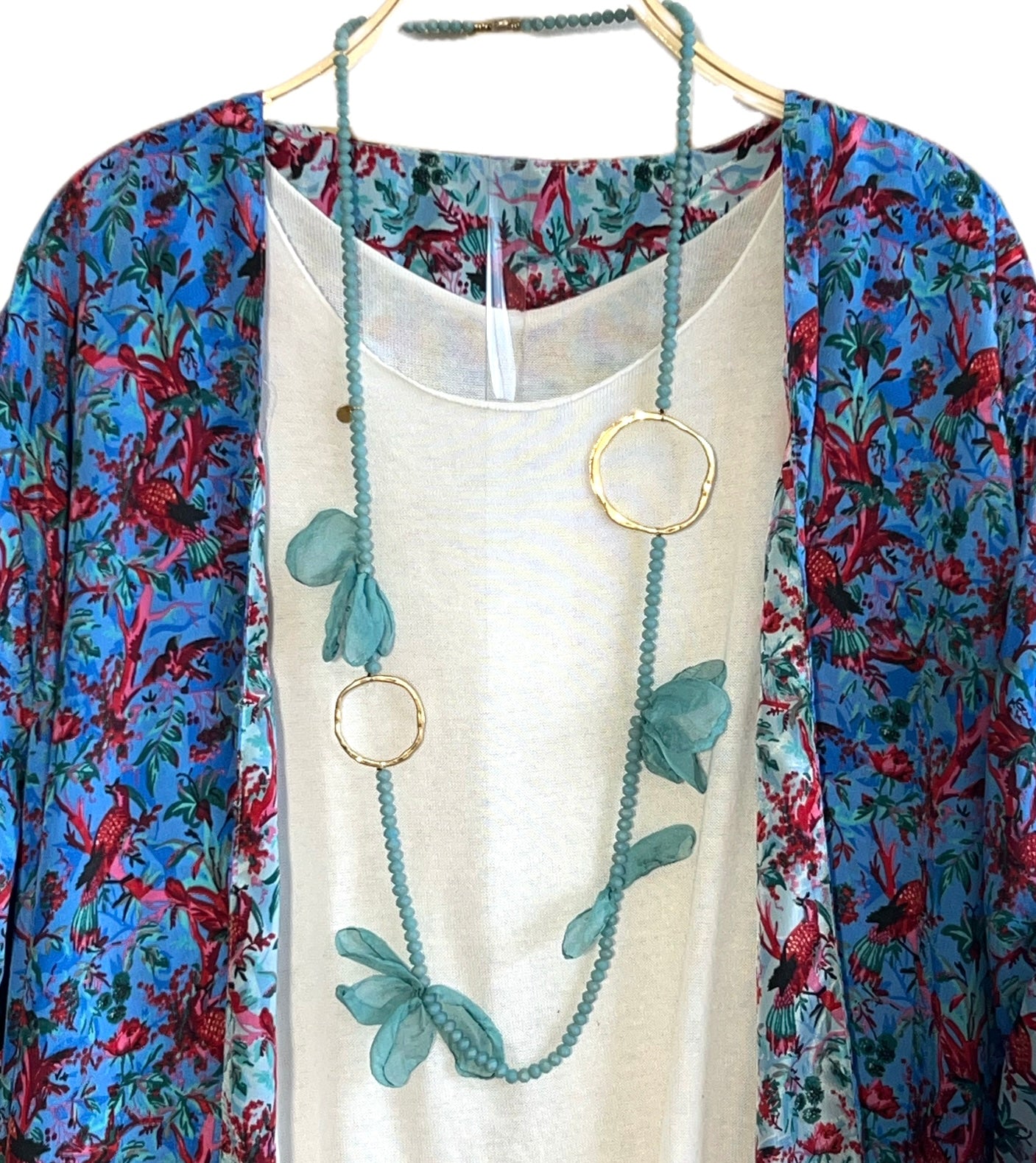 Collar "Cuentas y Flores" turquesa clarito