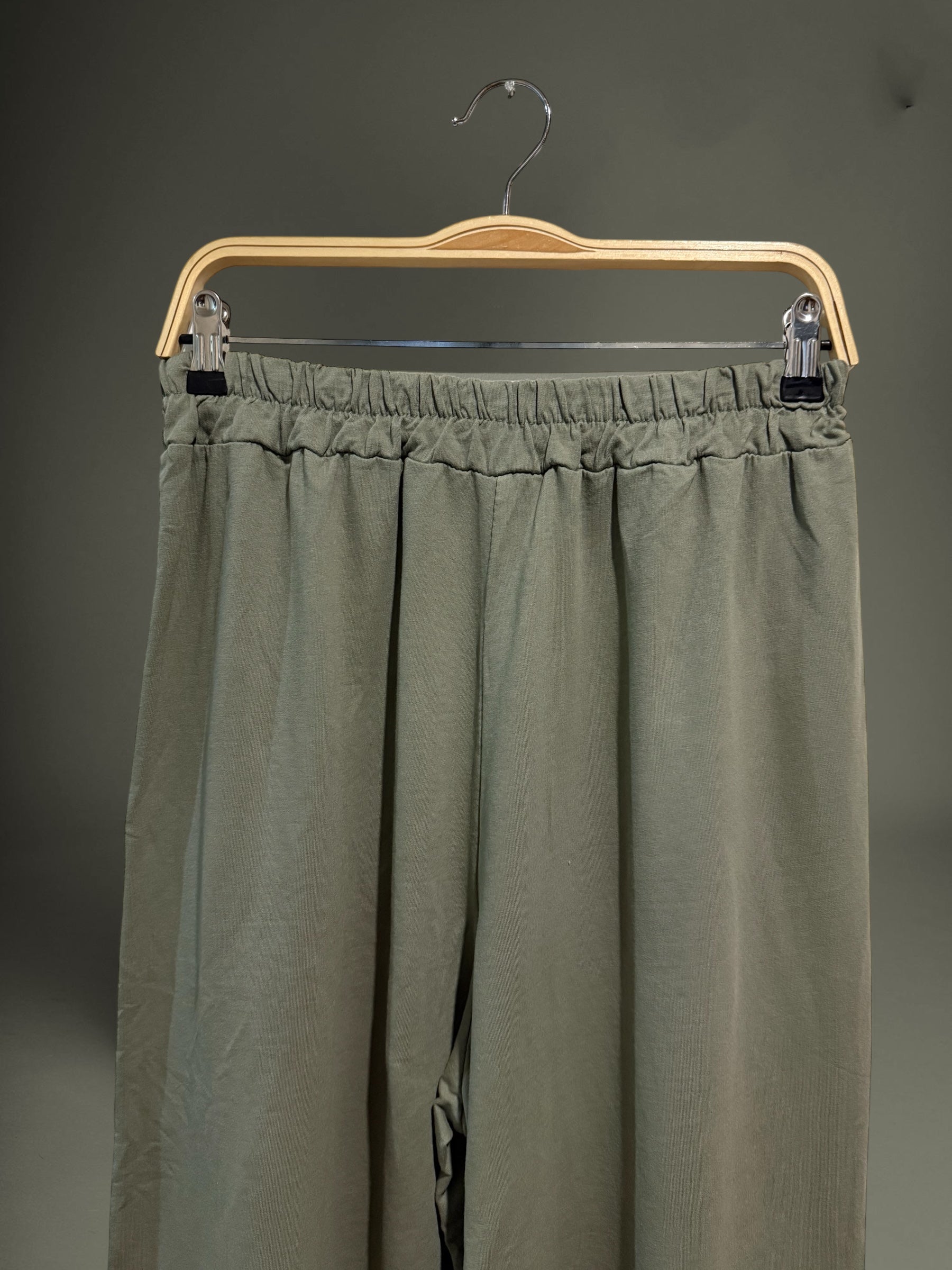 Pantalón "Dana Slouchy Sum" caqui