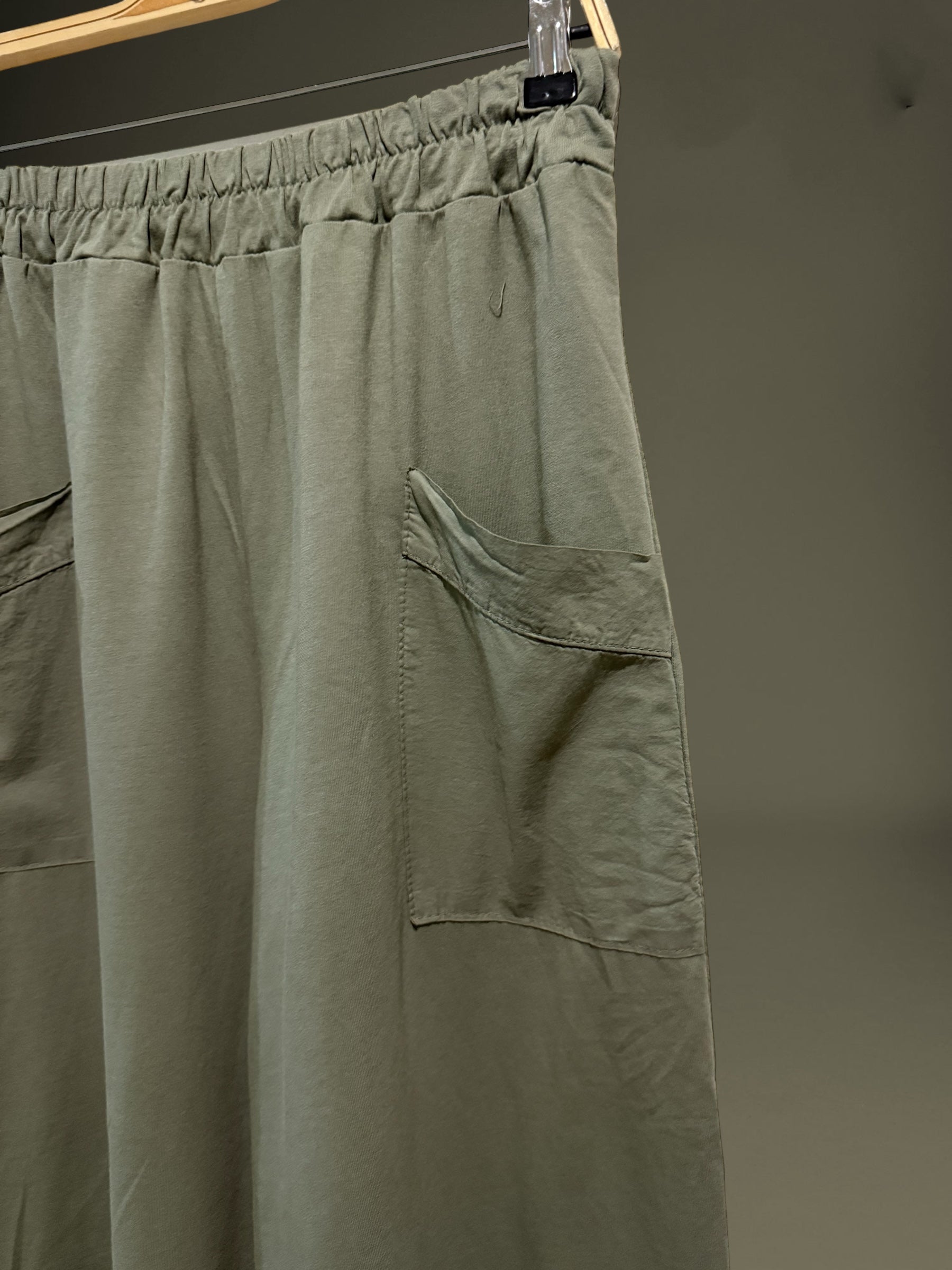 Pantalón "Dana Slouchy Sum" caqui