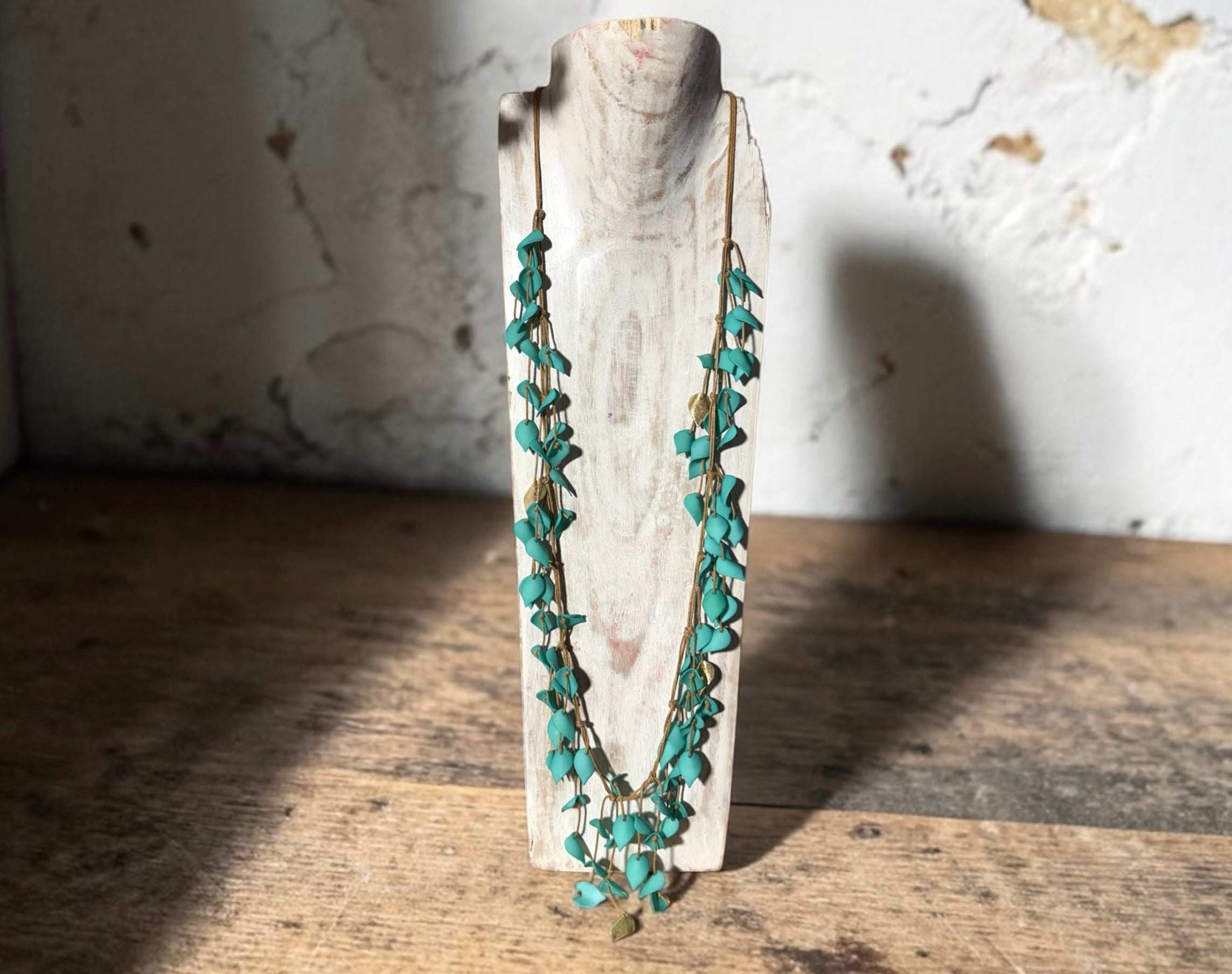 Collar "Hojitas" verde turquesa