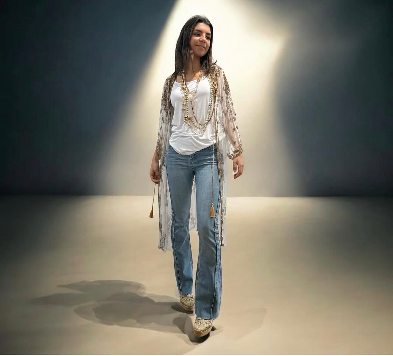 Kaftan "Sherezade" blanco decorado y bordado en oro