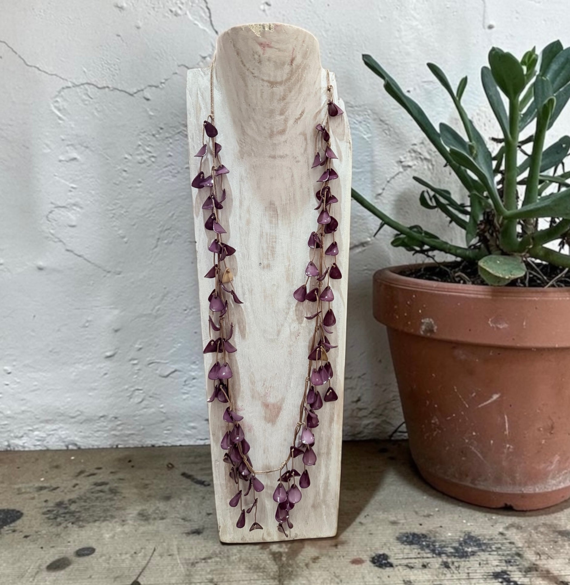 Collar "Pétalos" malva crep