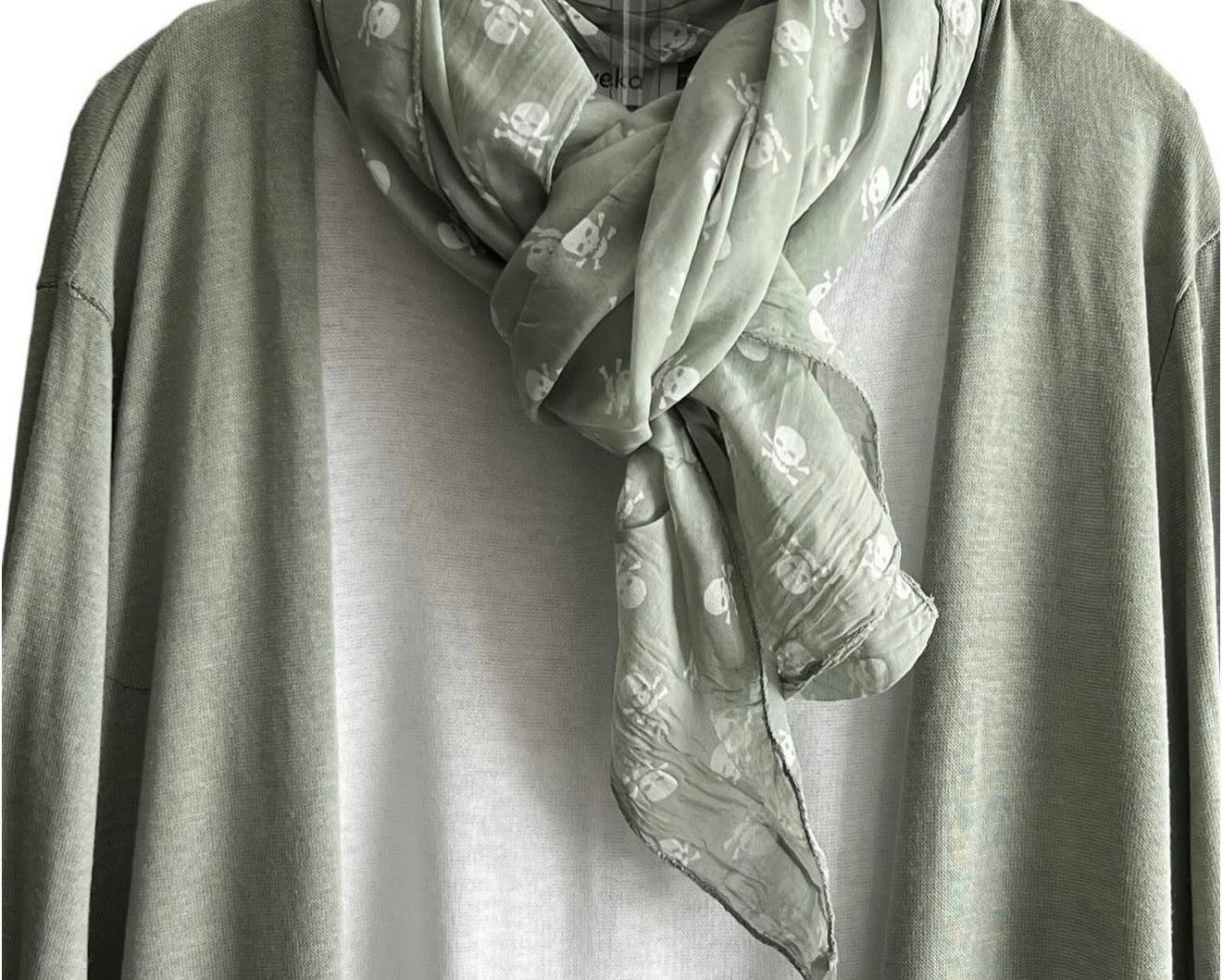 Pañuelo "Calaveritas" verde agua