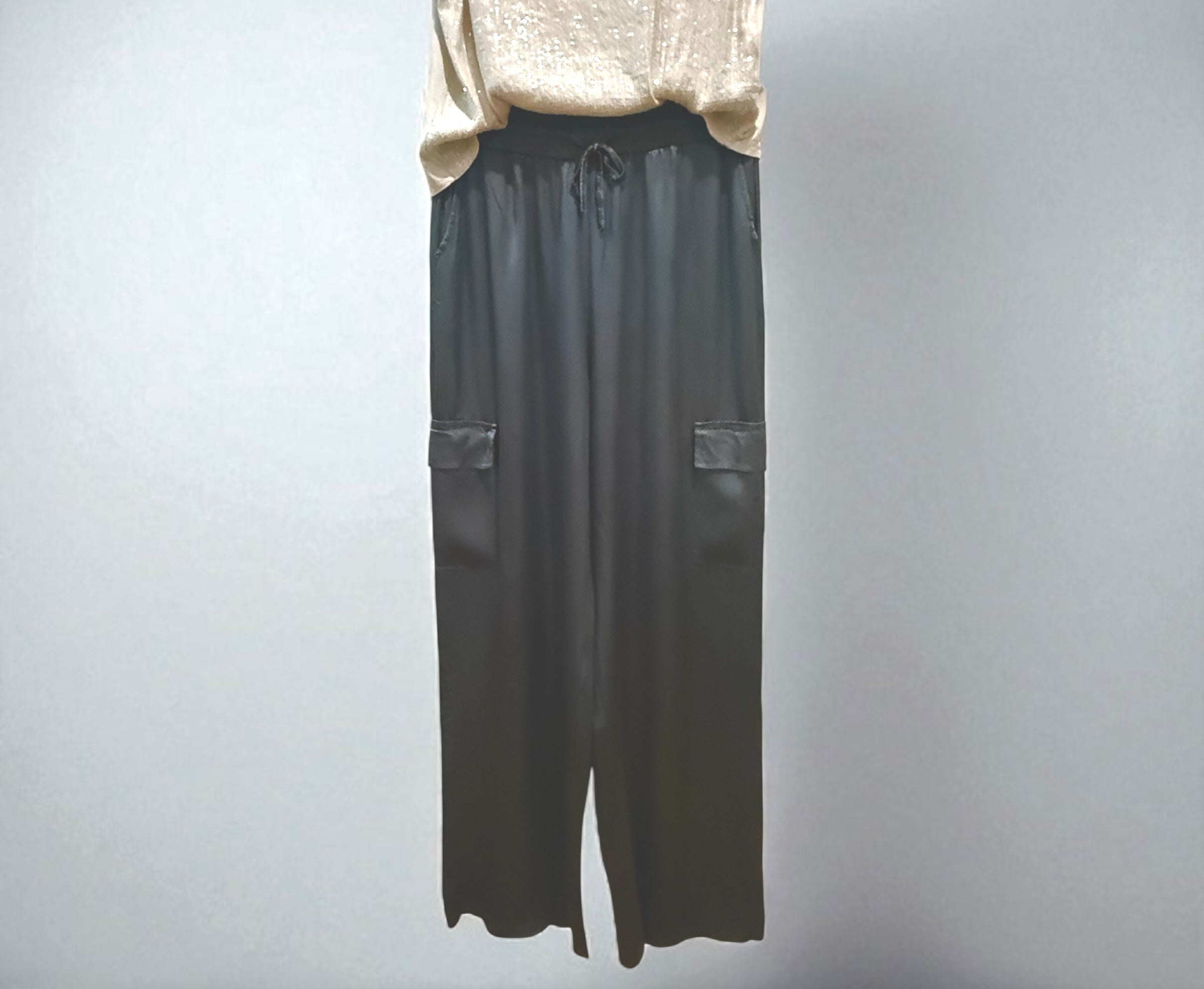Pantalón "Mireia Cargo" gris antracita