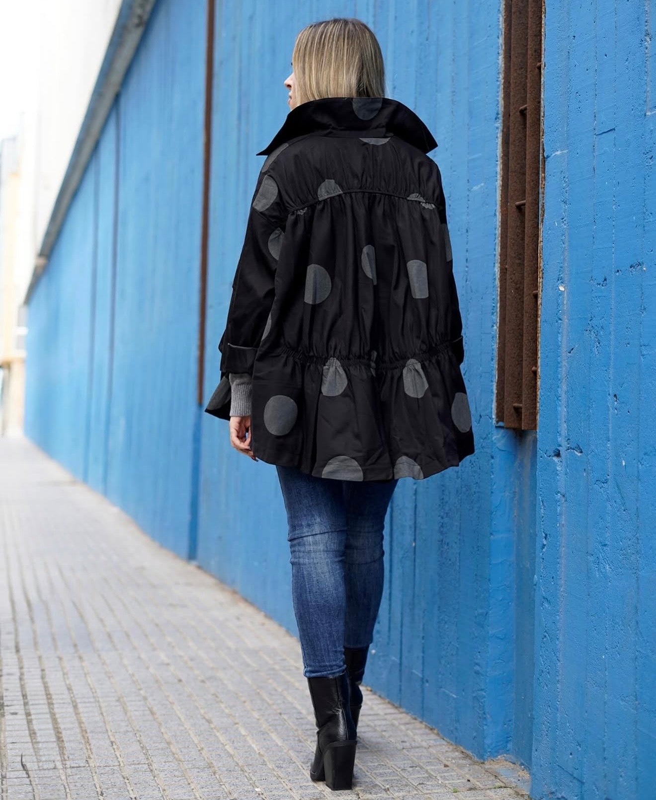 Abrigo "La Lunares" negro
