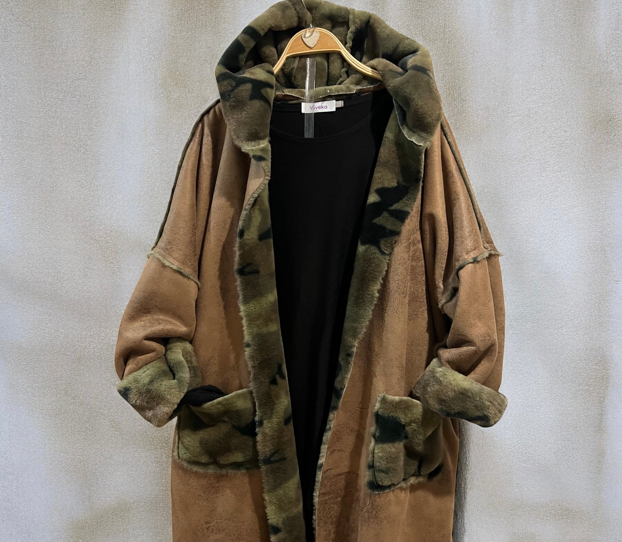 Abrigo "Must Camo" largo camel