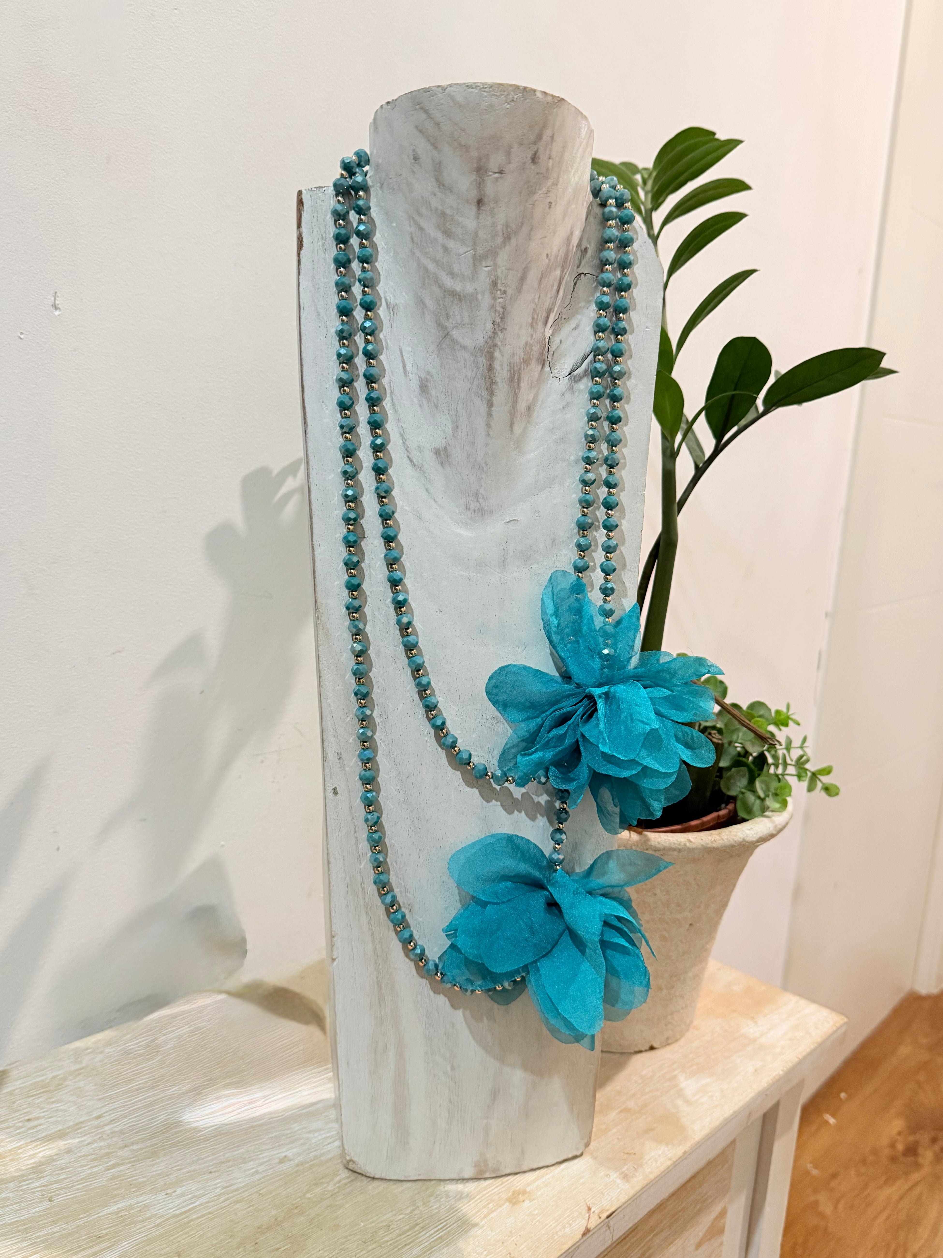 Collar "Peonias" turquesa