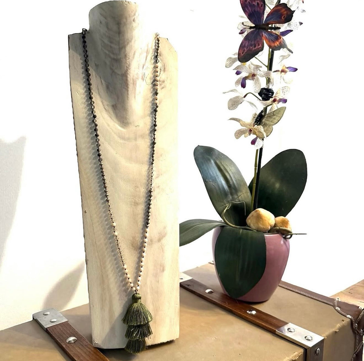 Collar “Pompón Seda” verde